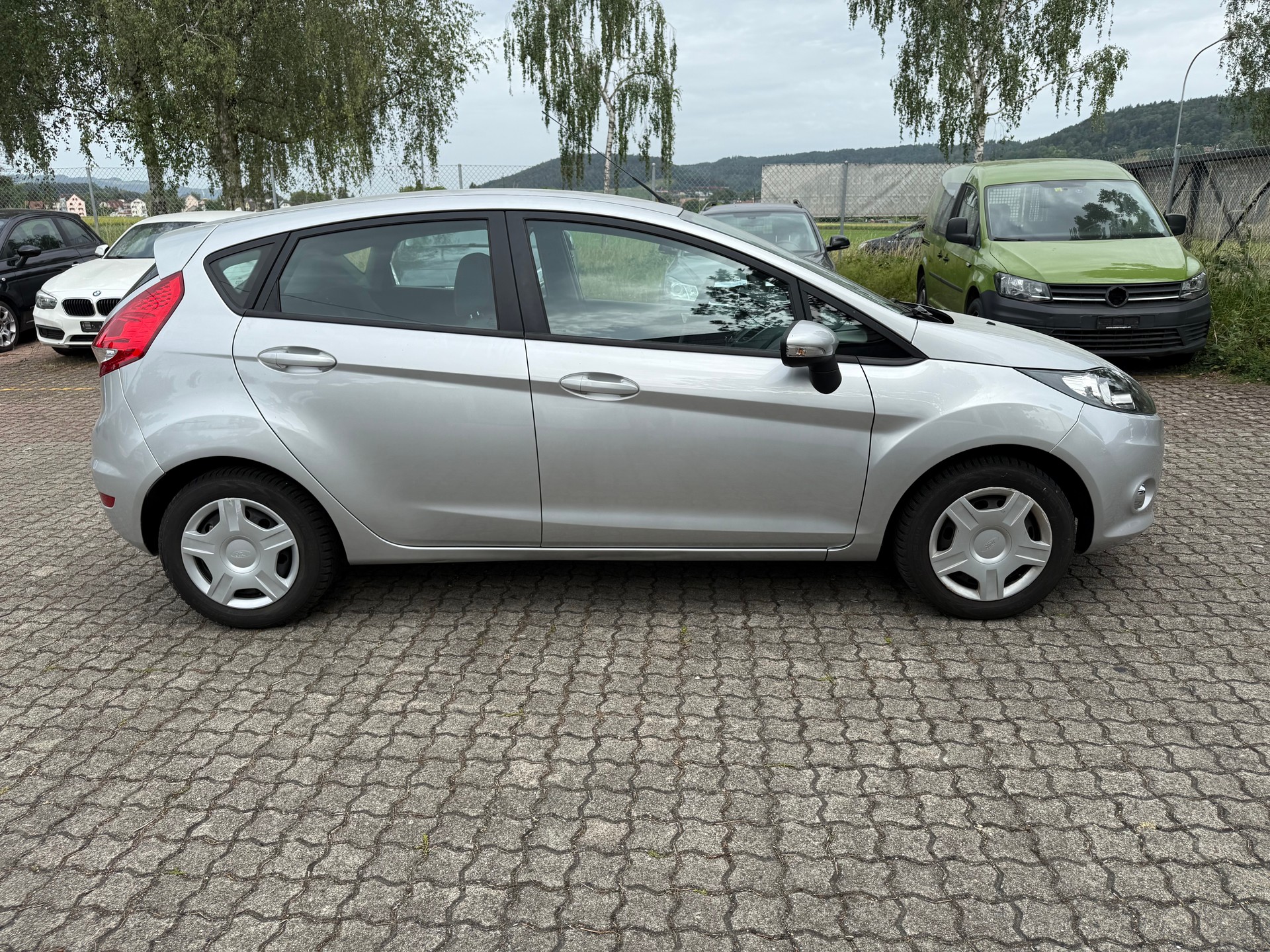 FORD Fiesta 1.4 16V Trend+ Automatic-image-3