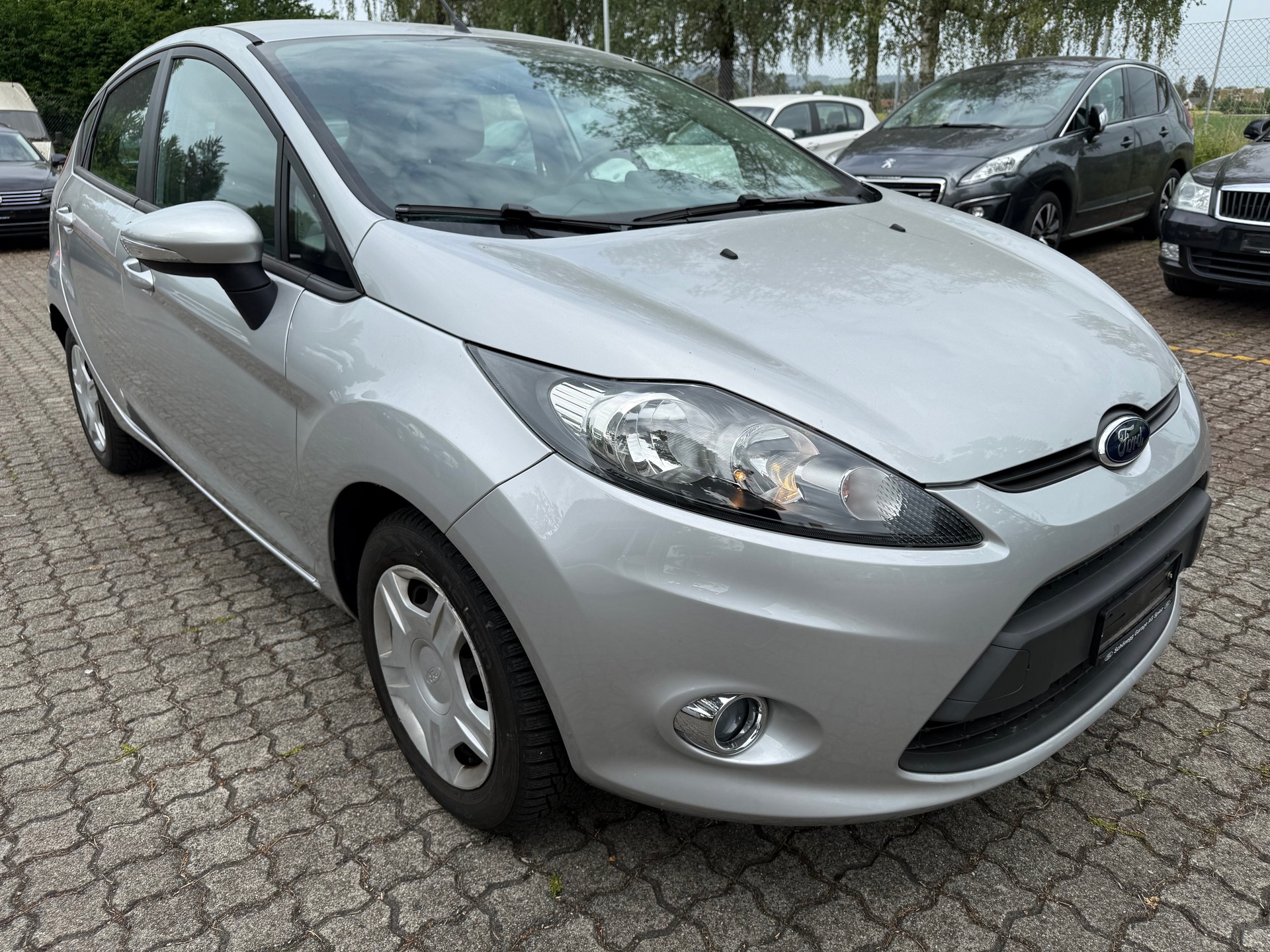 FORD Fiesta 1.4 16V Trend+ Automatic-image-2