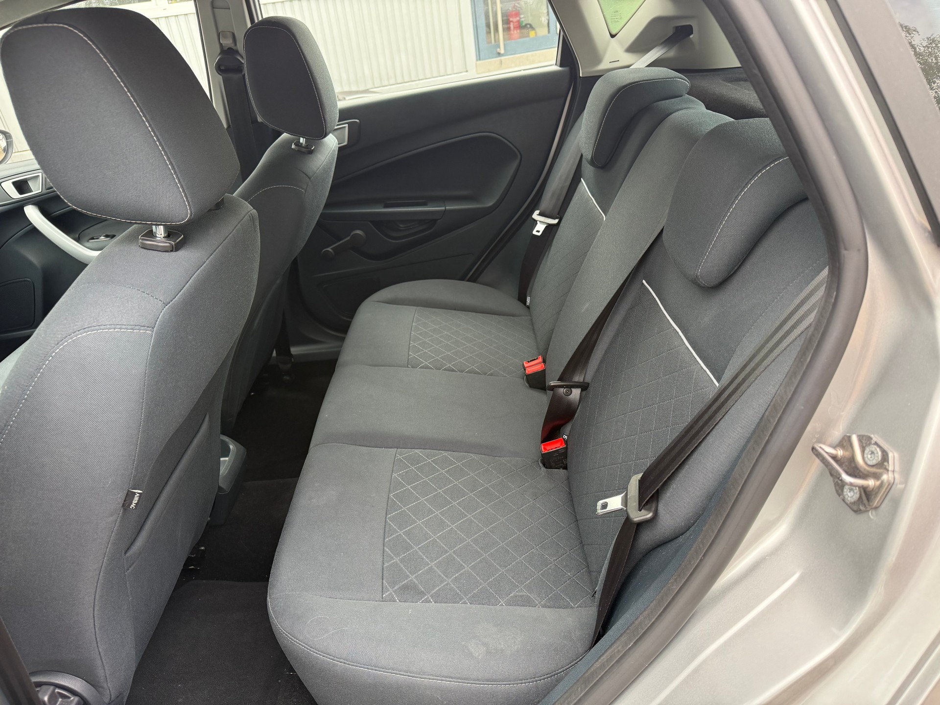 FORD Fiesta 1.4 16V Trend+ Automatic-image-8