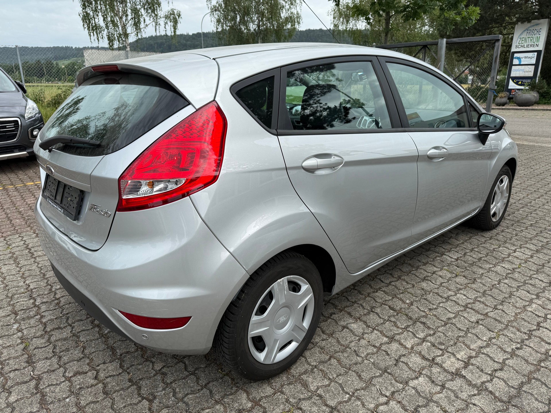 FORD Fiesta 1.4 16V Trend+ Automatic-image-4