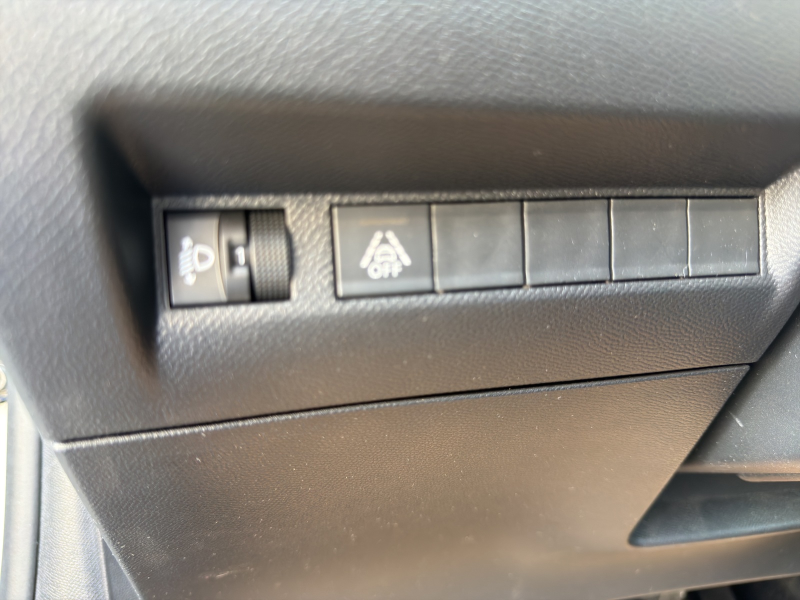 PEUGEOT 208 1.2 PureTech Allure EAT8-image-21
