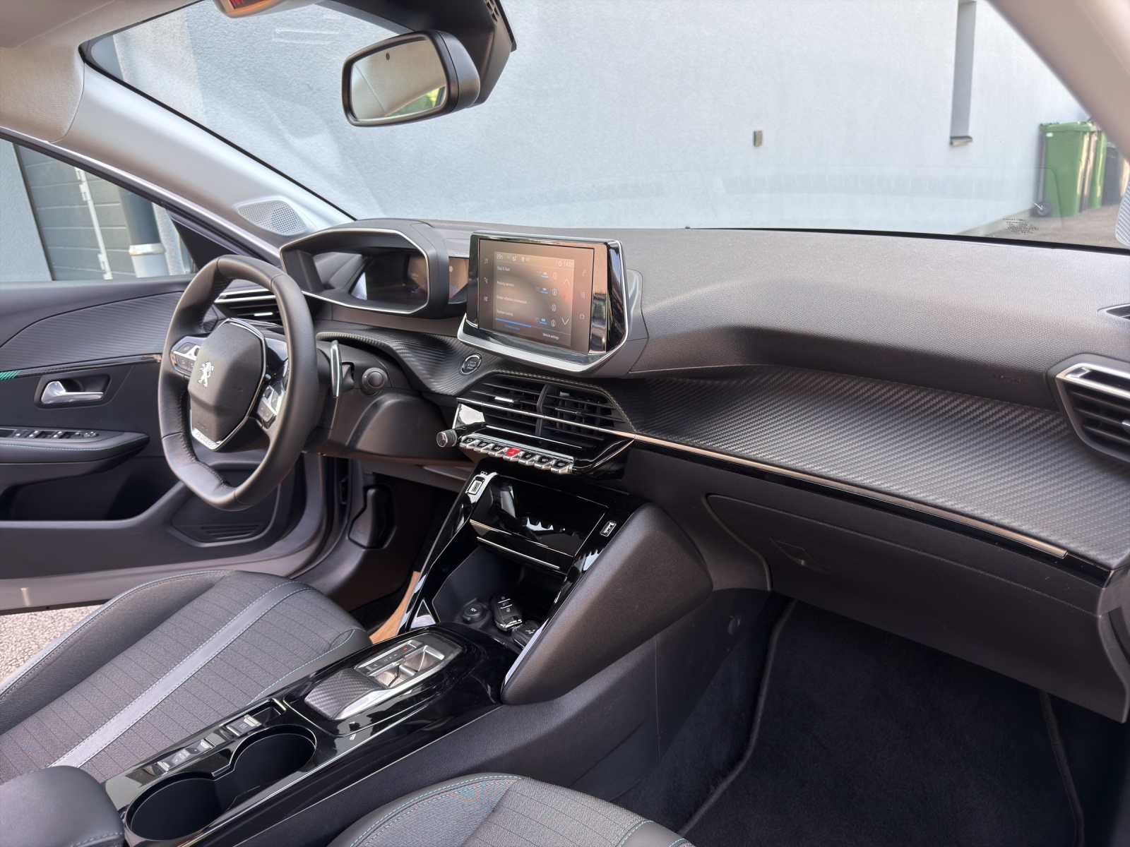 PEUGEOT 208 1.2 PureTech Allure EAT8-image-19