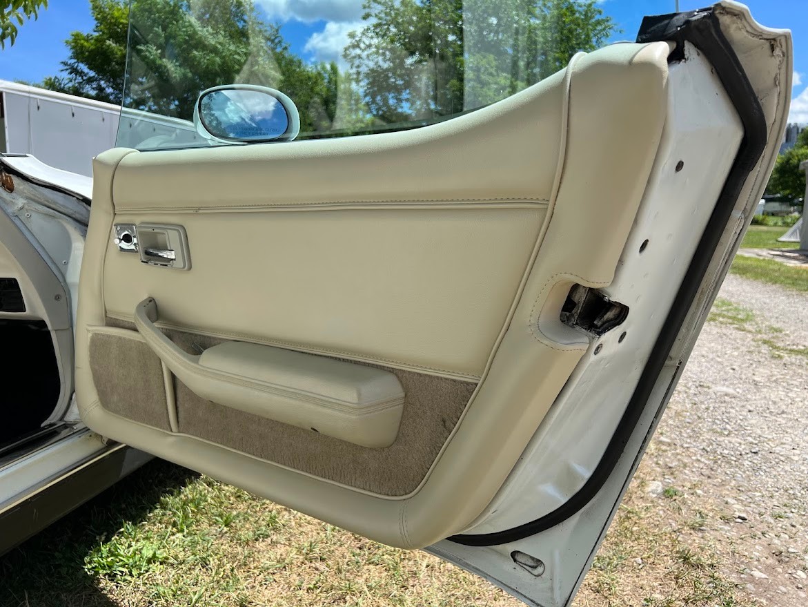 CHEVROLET C3 Targa-image-15