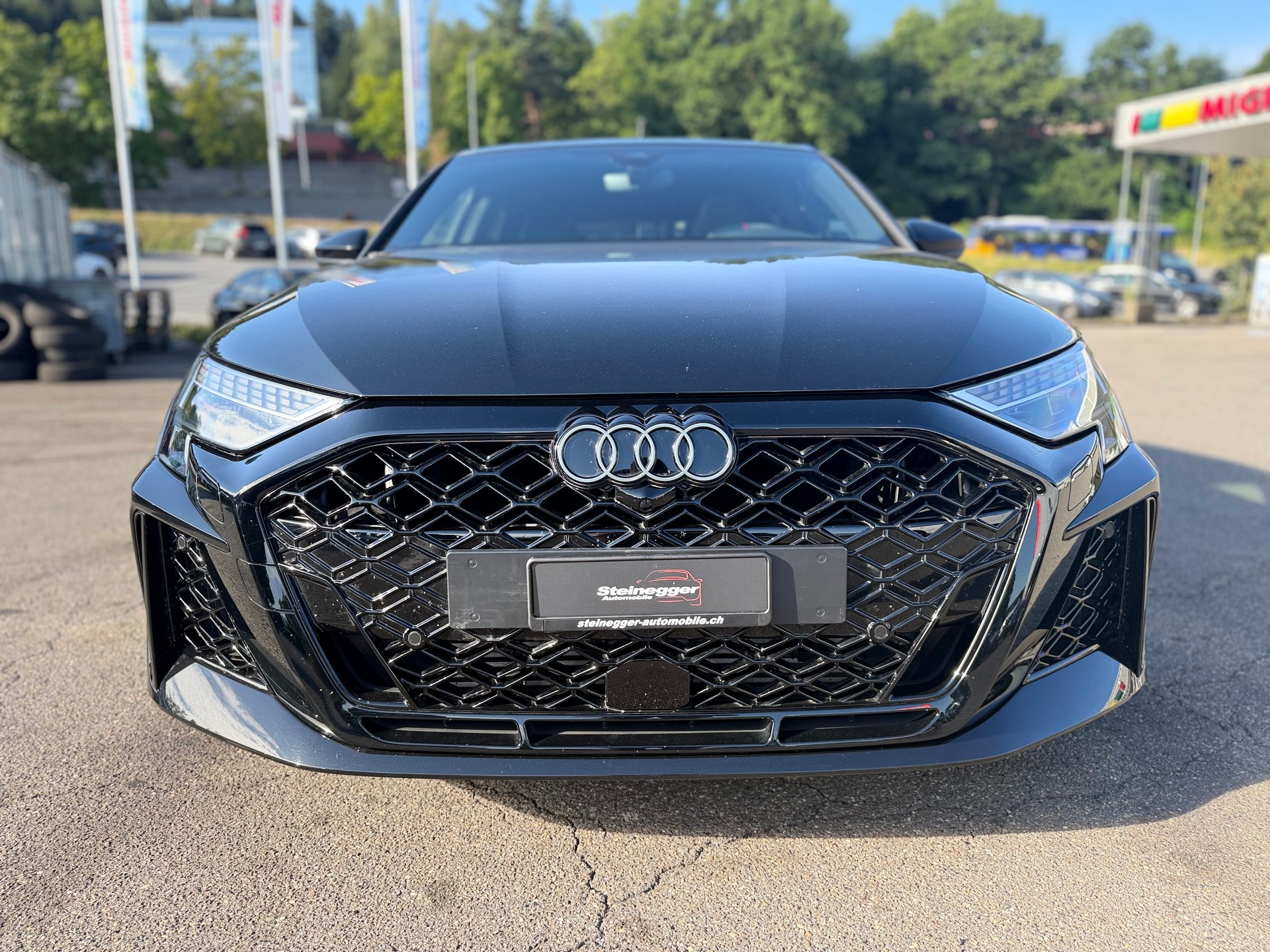 AUDI RS3 Sportback 2.5 TSI quattro S-tronic ° Carbon Schalensitze °-showroom-element-3