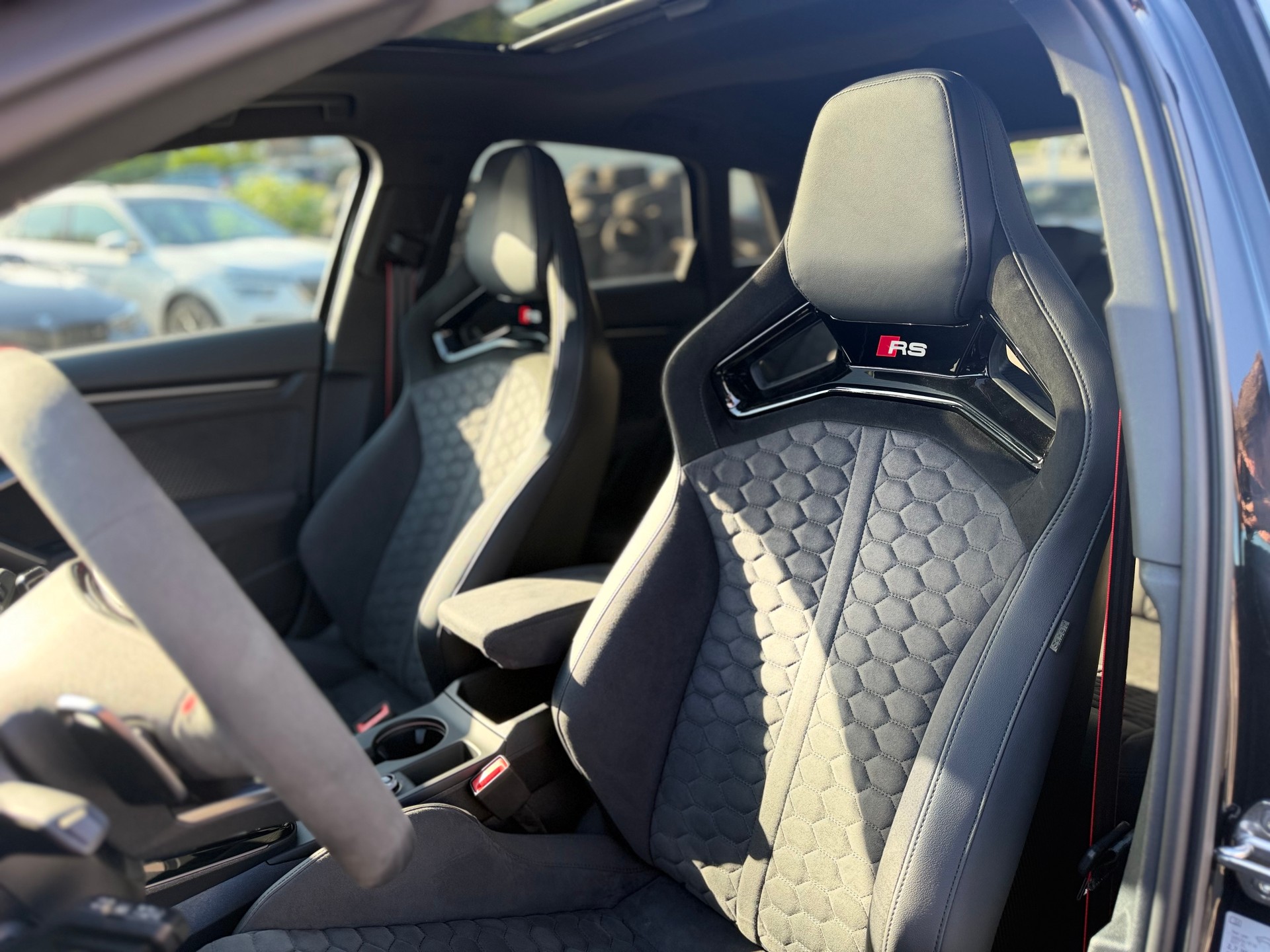 AUDI RS3 Sportback 2.5 TSI quattro S-tronic ° Carbon Schalensitze °-image-19