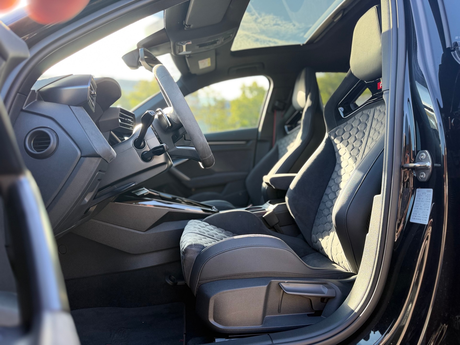 AUDI RS3 Sportback 2.5 TSI quattro S-tronic ° Carbon Schalensitze °-image-12