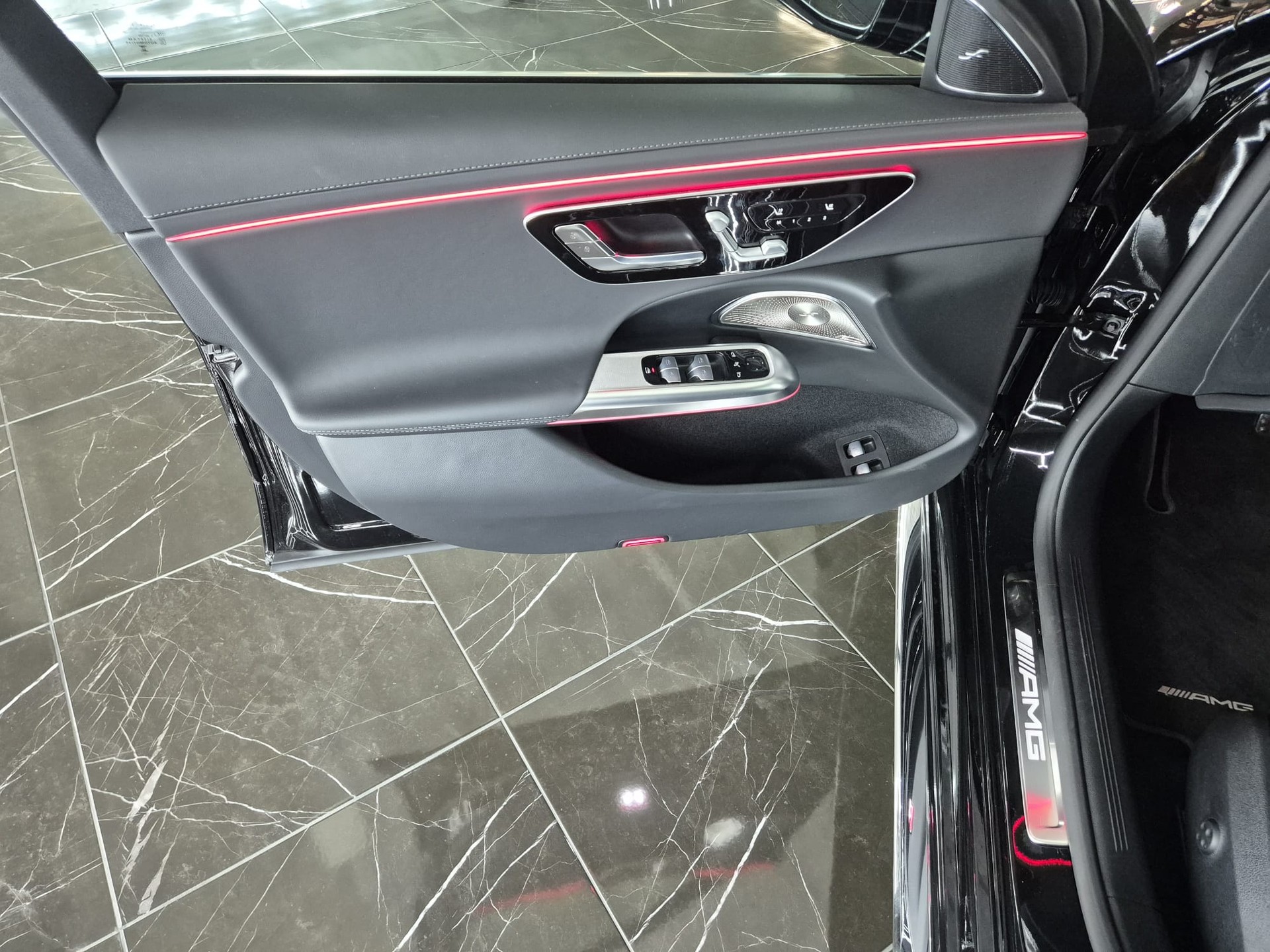 MERCEDES-BENZ E 53 Hybrid T 4Matic+ 9G-Tronic-image-19