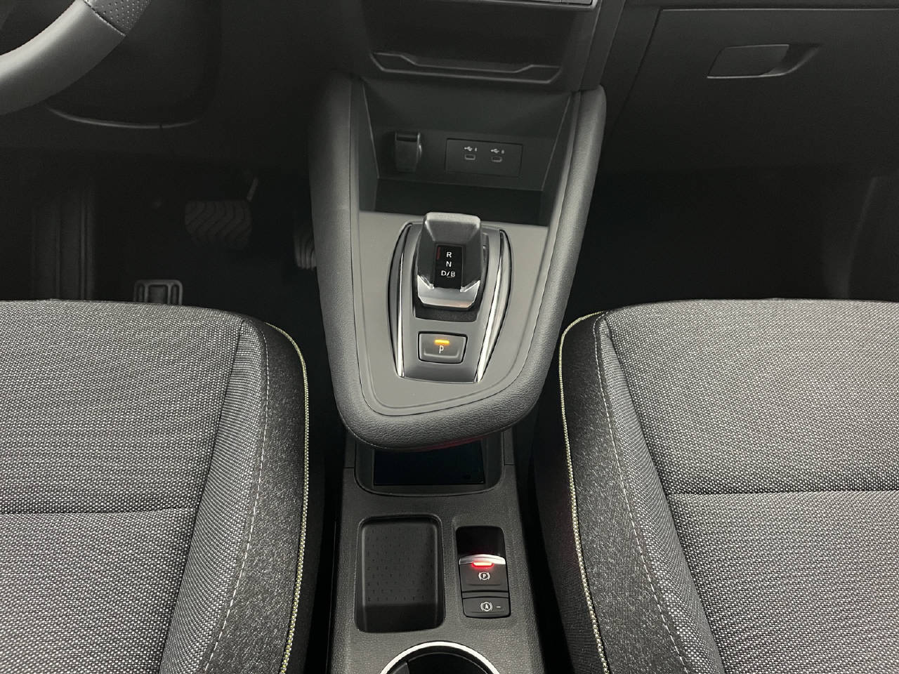 RENAULT Captur 1.8 E-Tech techno-image-13