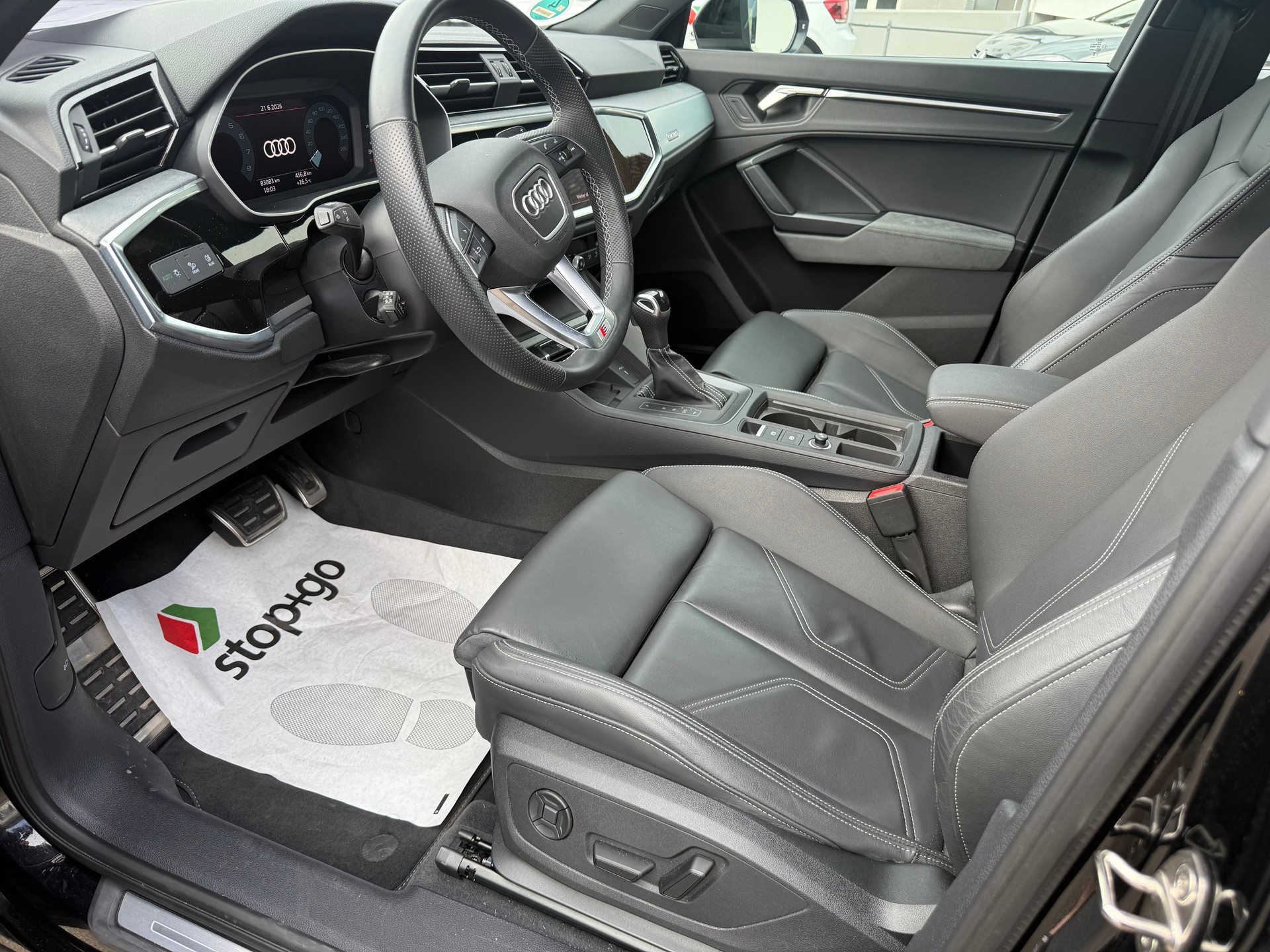 AUDI Q3 45 TFSI S line quattro S-tronic-image-8
