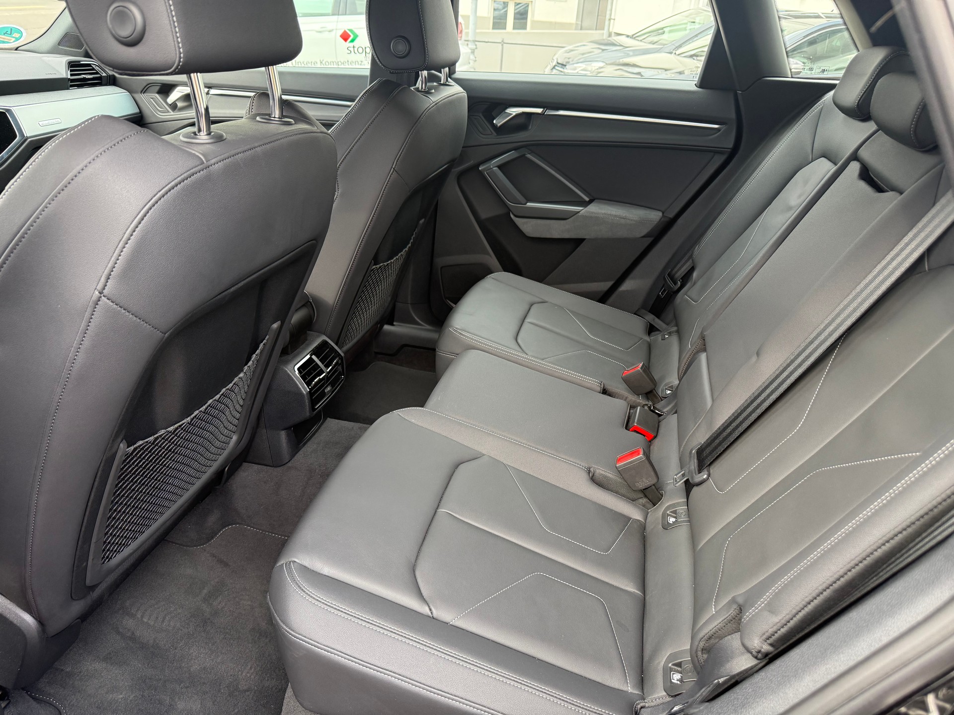 AUDI Q3 45 TFSI S line quattro S-tronic-image-9
