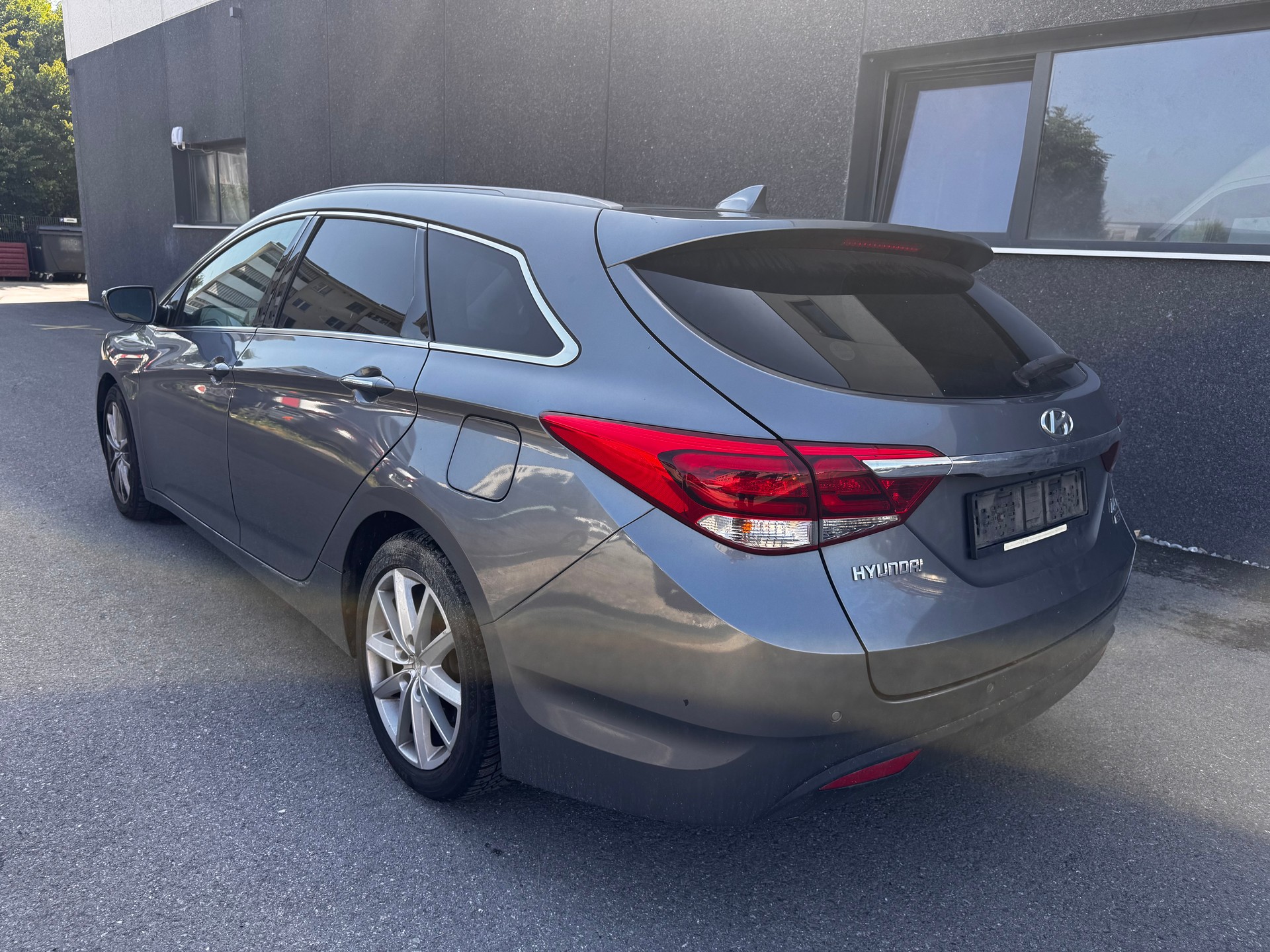 HYUNDAI i40 Wagon 1.7 CRDI Vertex Automatic-image-9