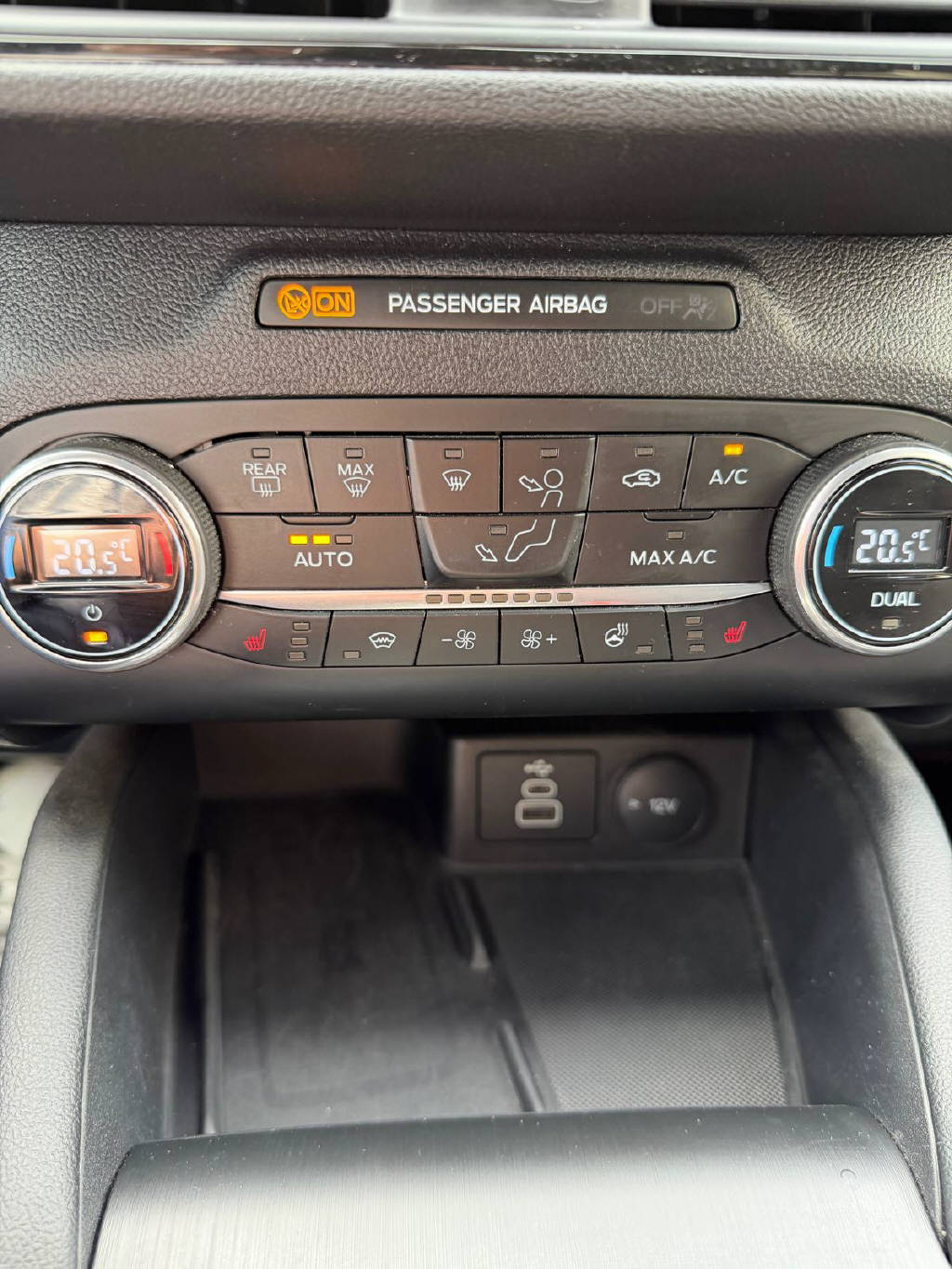 FORD Kuga 2.5 Hybrid ST-Line 4x4kW-image-9
