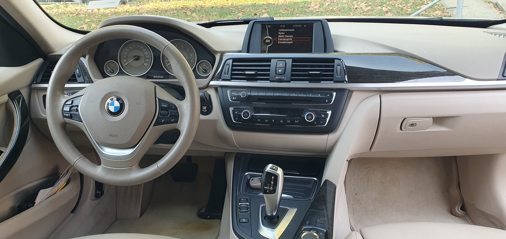 BMW 328i xDrive-image-2