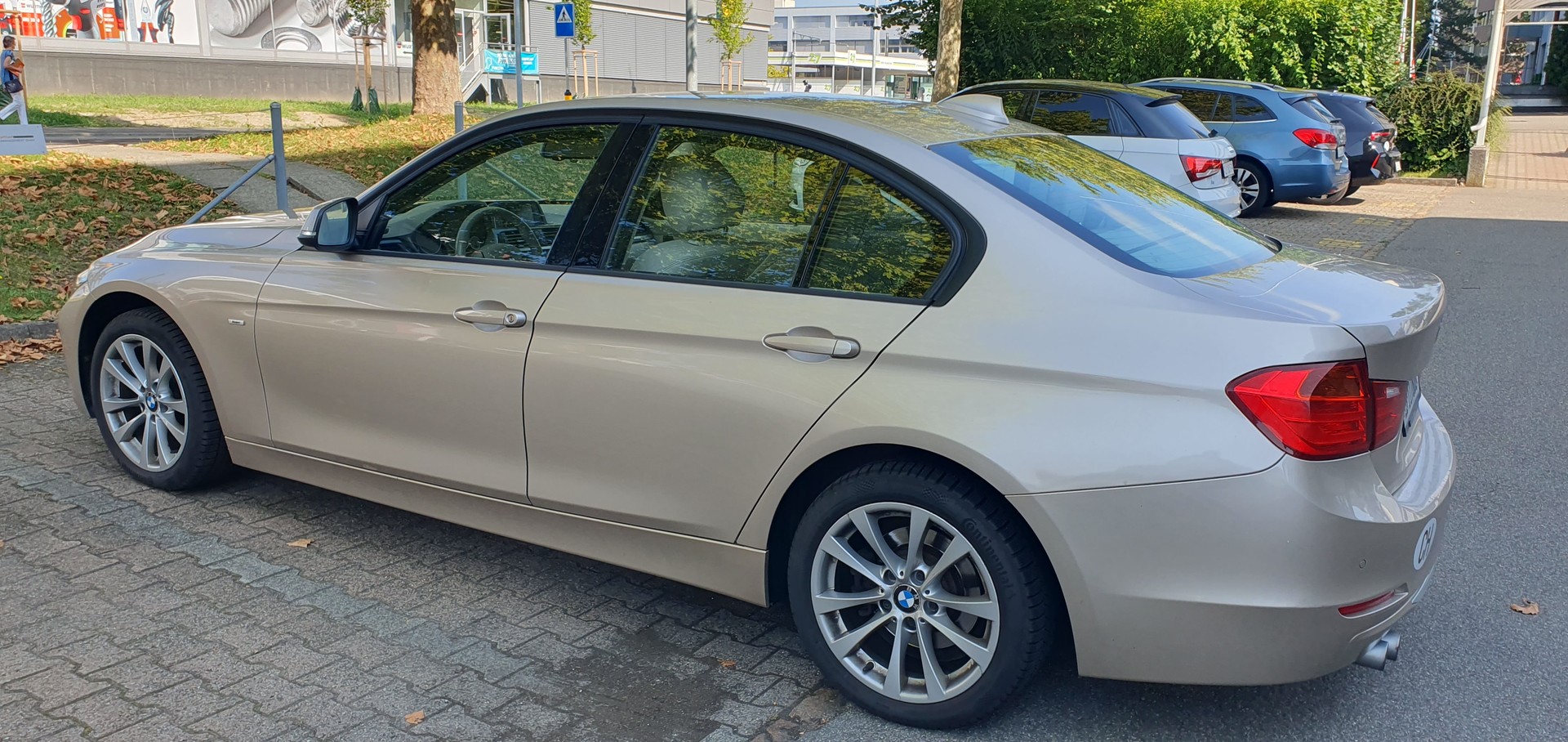 BMW 328i xDrive-image-5