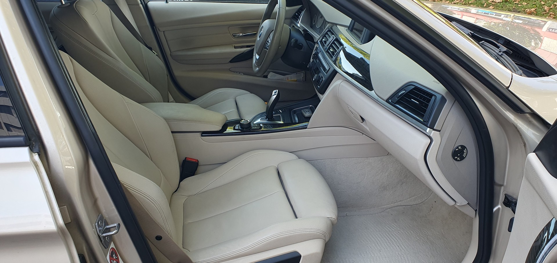 BMW 328i xDrive-image-1