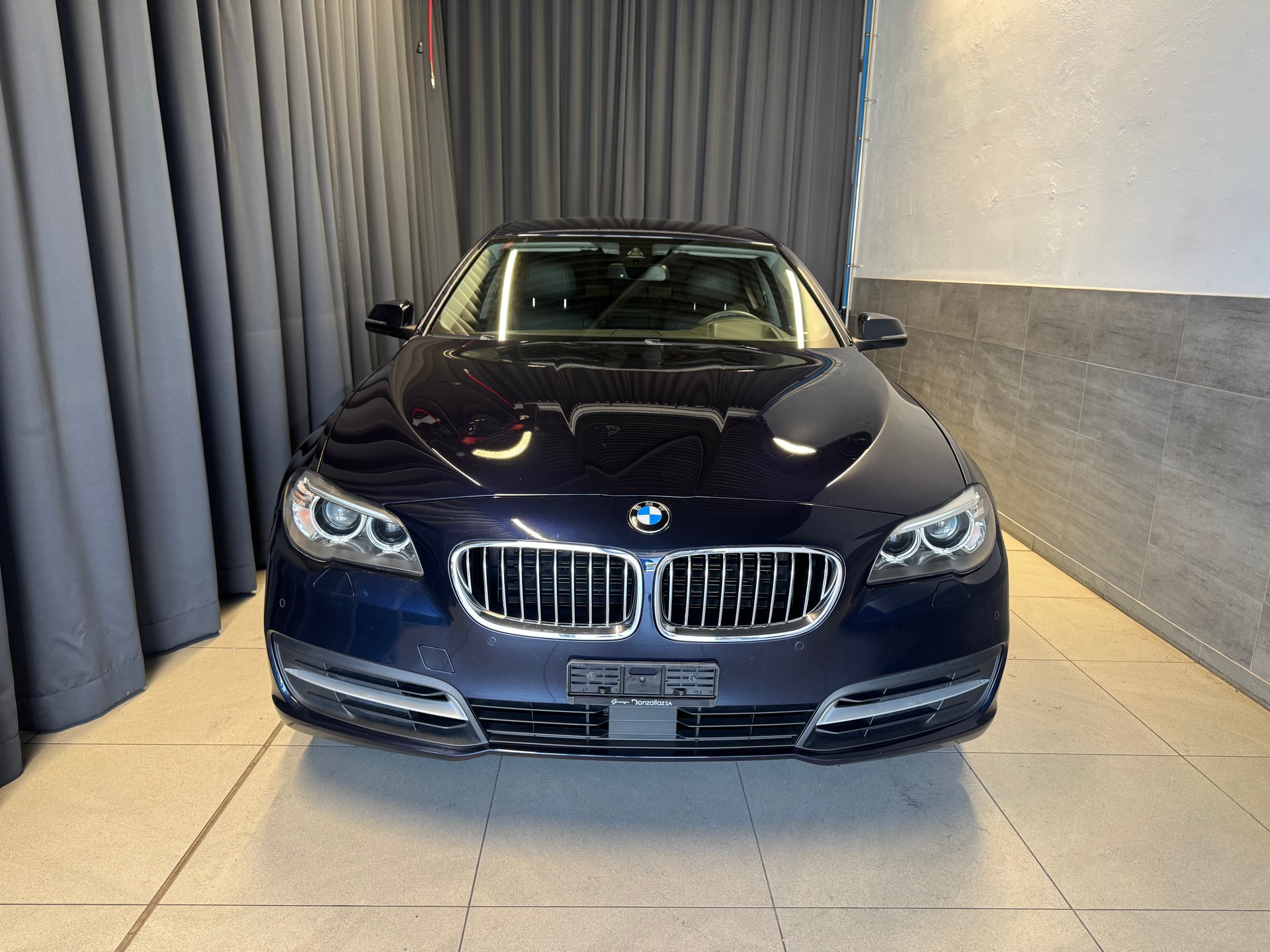 BMW 520i Steptronic (22)-image-1