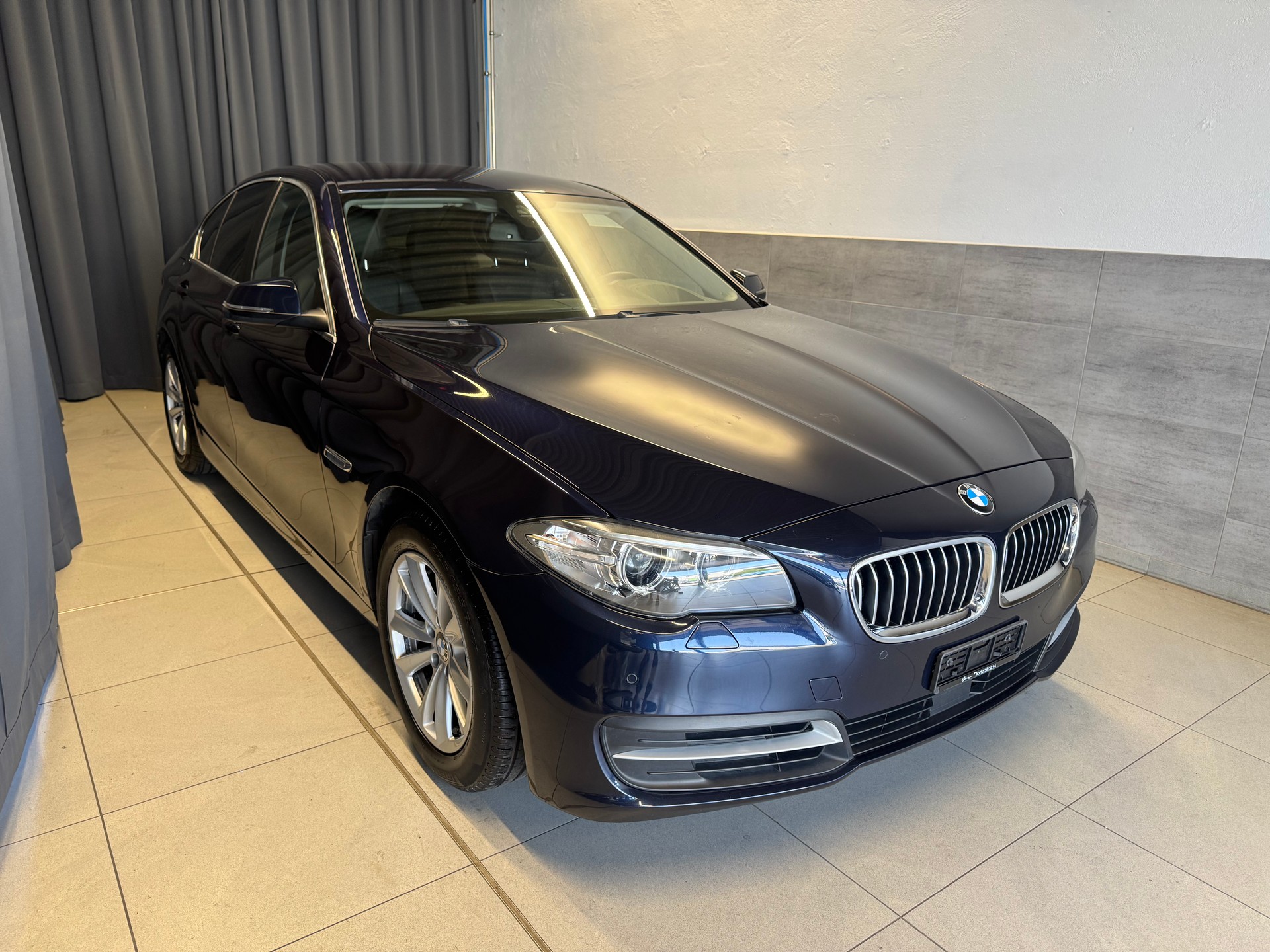 BMW 520i Steptronic (22)-image-0