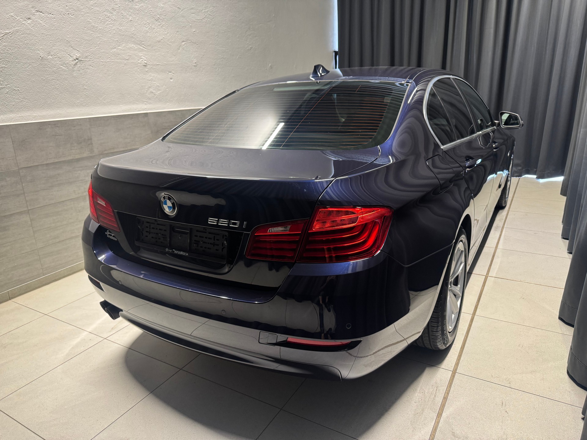 BMW 520i Steptronic (22)-image-5