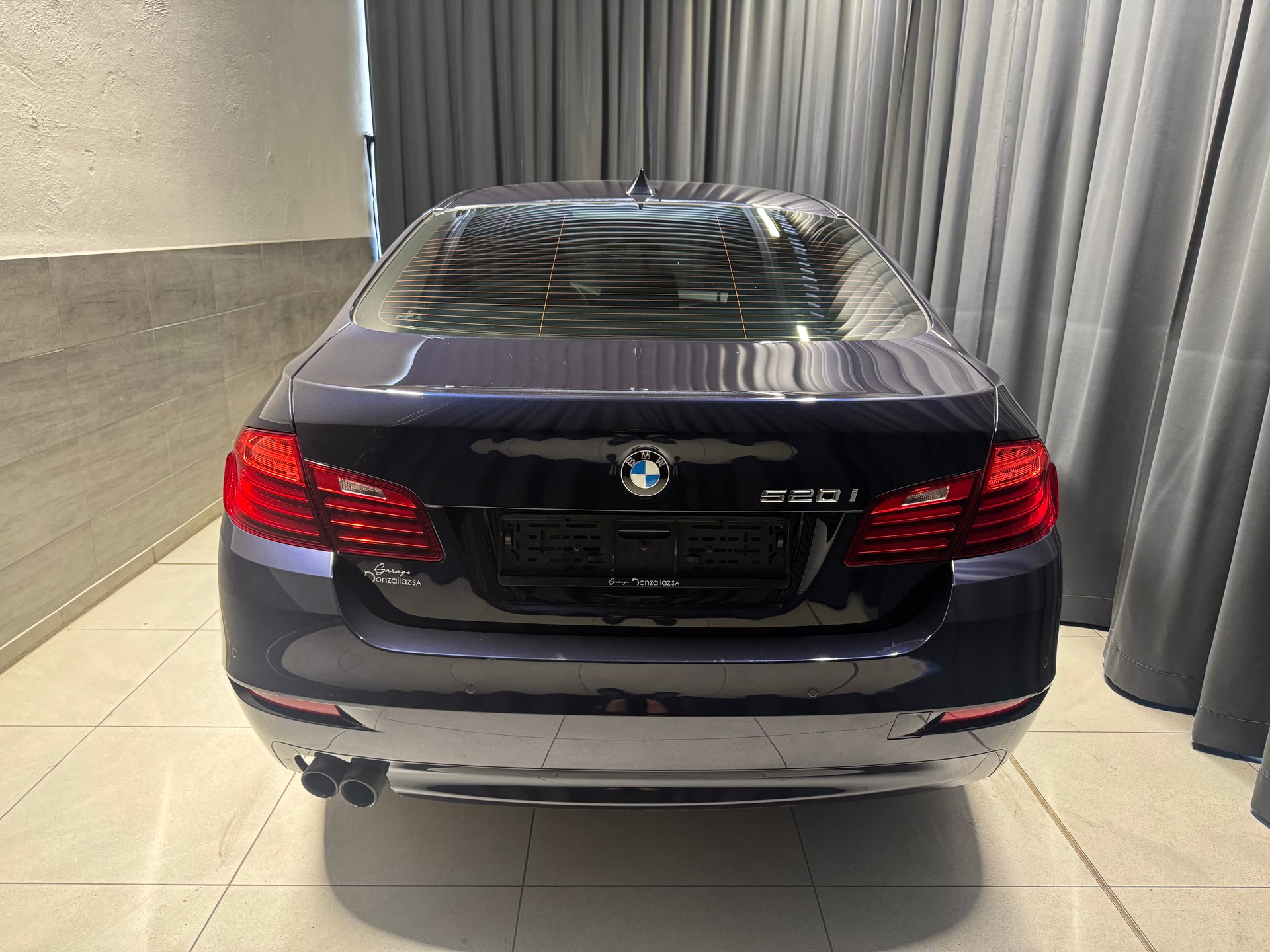 BMW 520i Steptronic (22)-image-4