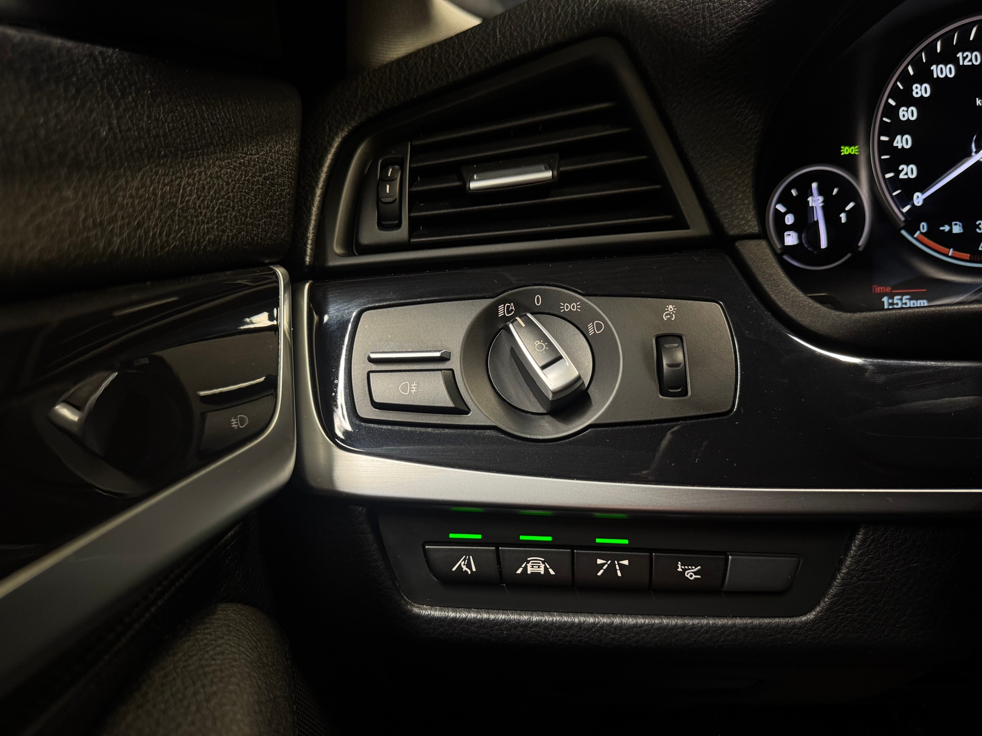 BMW 520i Steptronic (22)-image-16