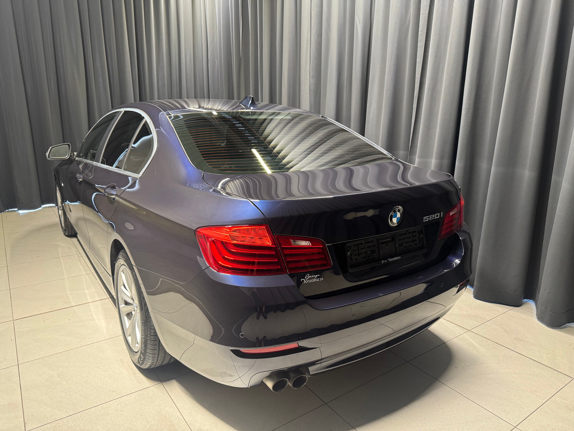 BMW 520i Steptronic (22)-image-3