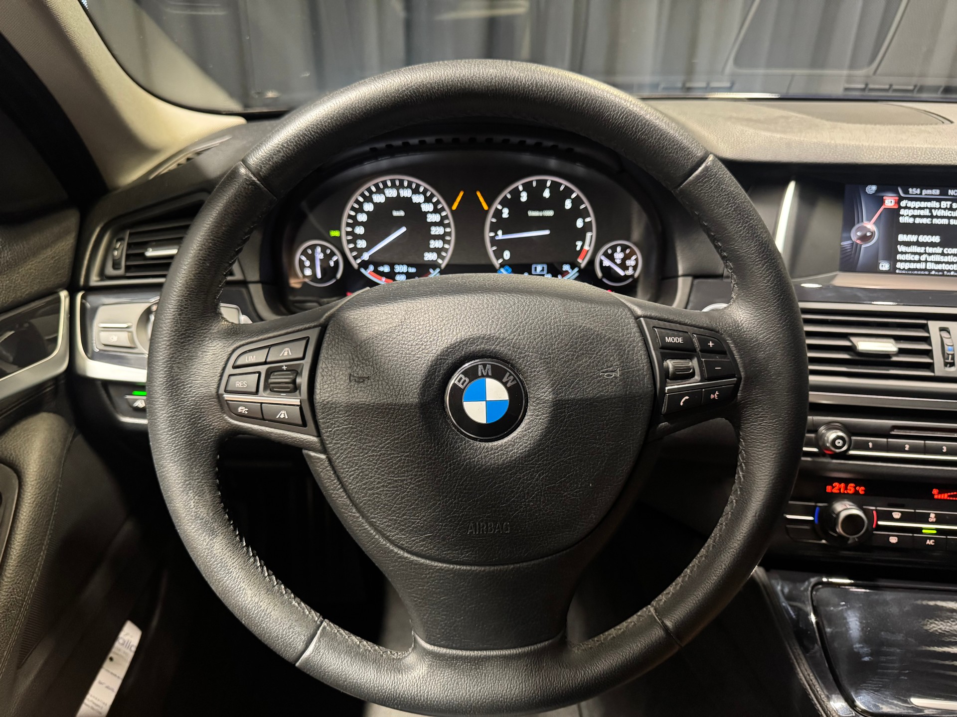 BMW 520i Steptronic (22)-image-9