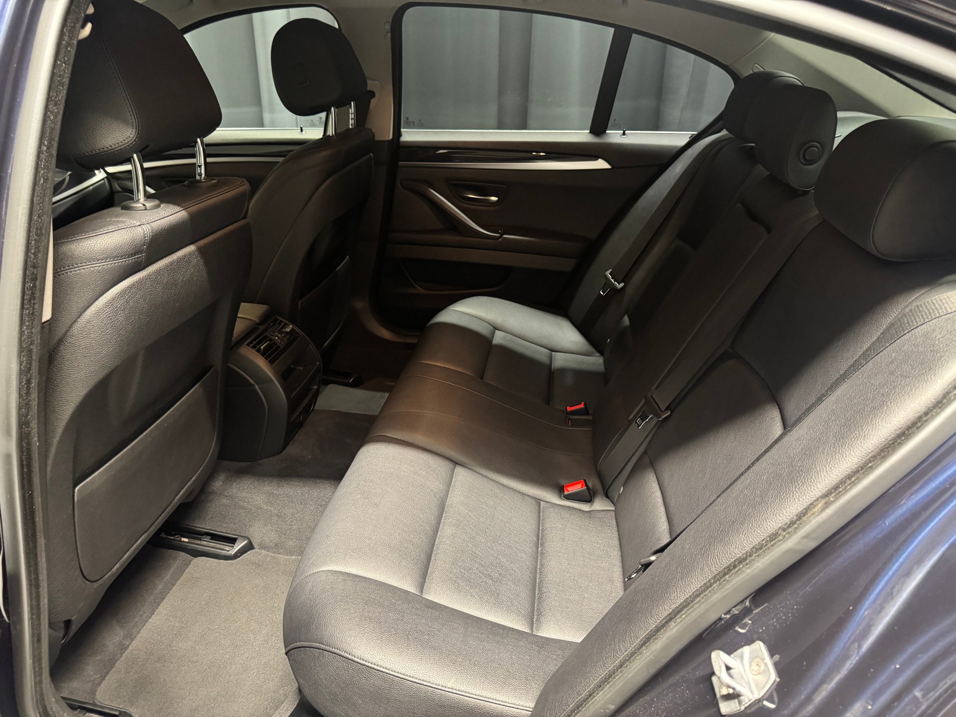 BMW 520i Steptronic (22)-image-7
