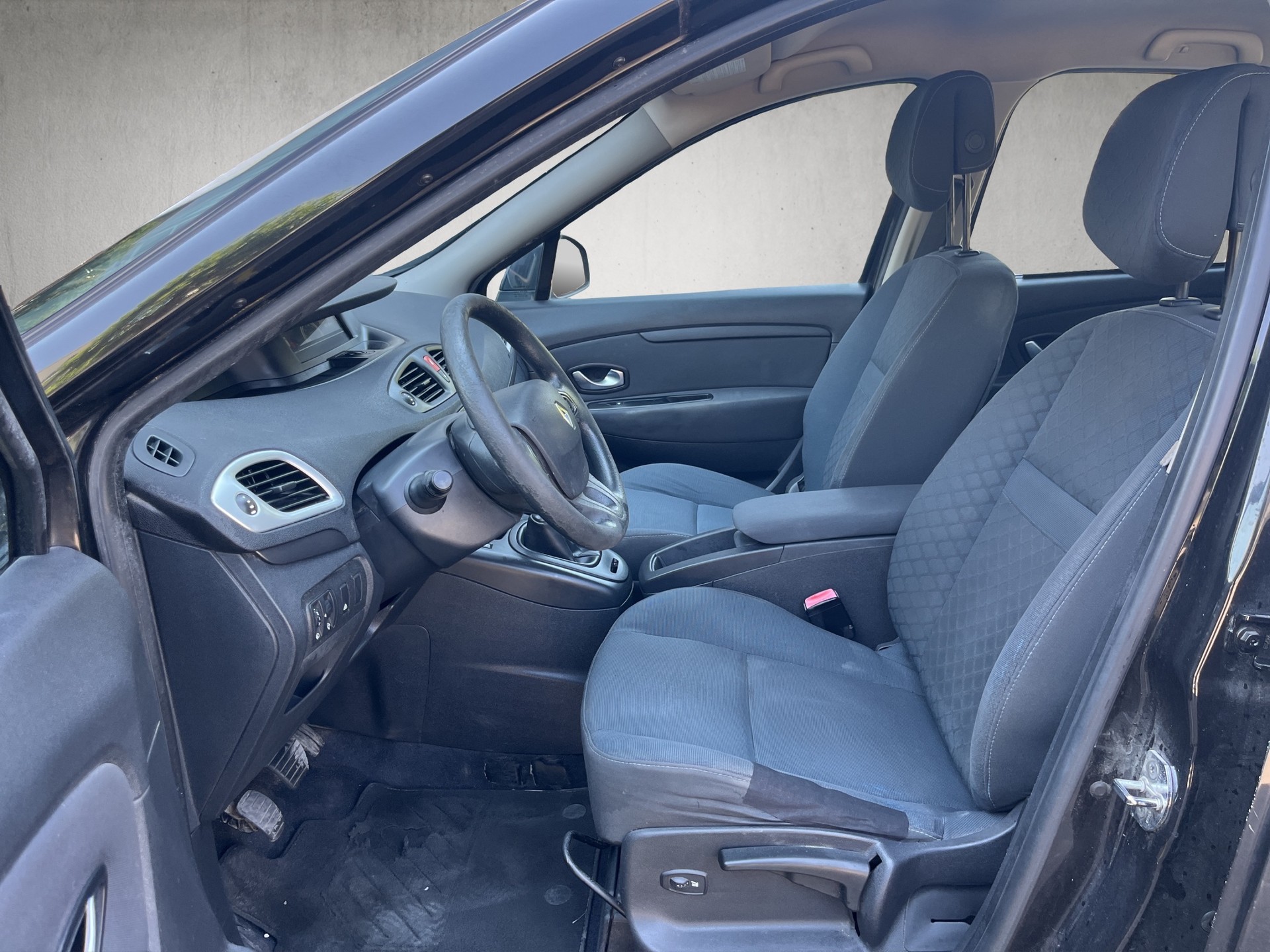 RENAULT Scénic 1.4 16V Turbo Expression-image-9