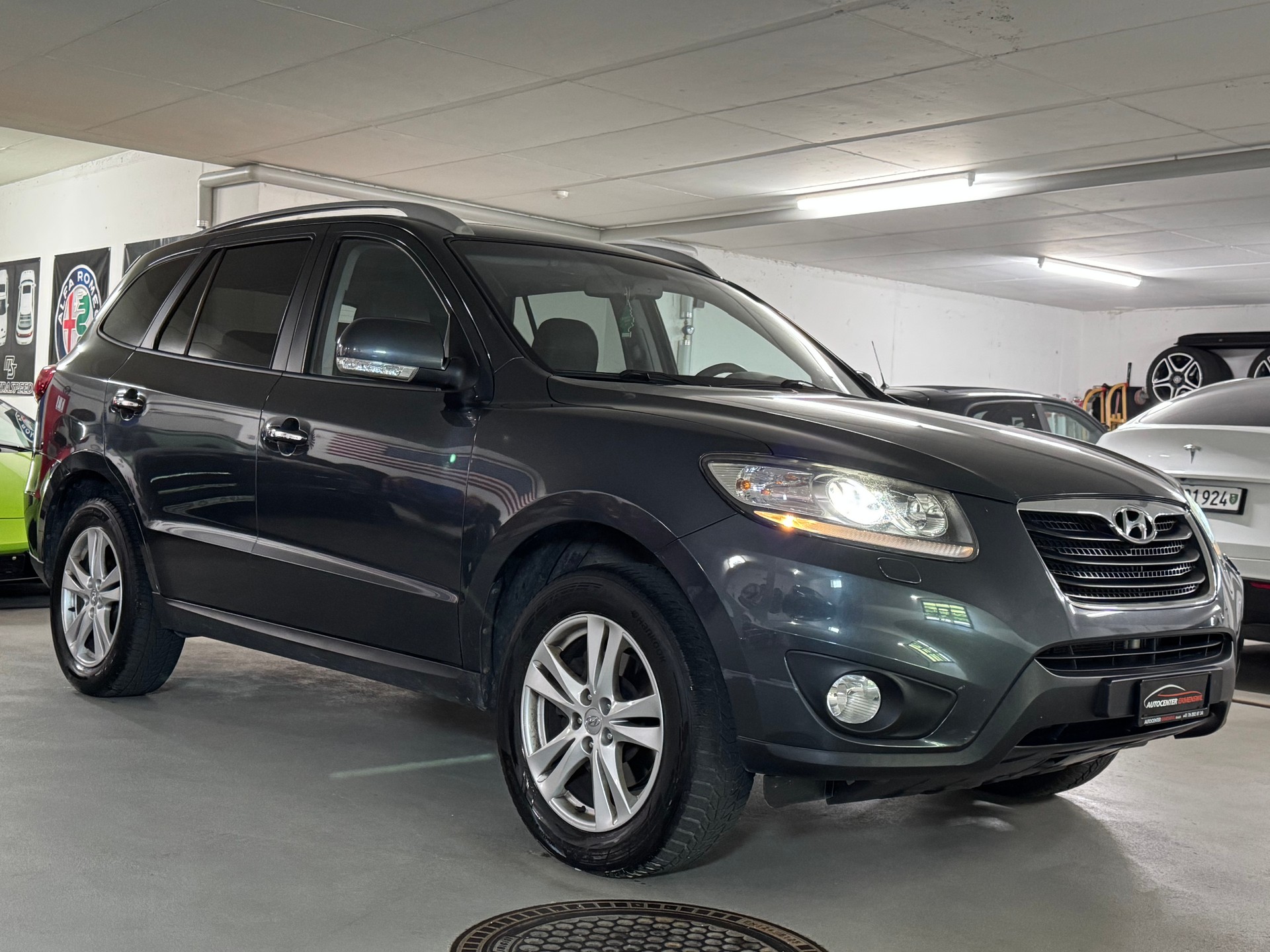HYUNDAI Santa Fe 2.2 CRDI Swiss Plus Edition 4WD Automatic-image-2