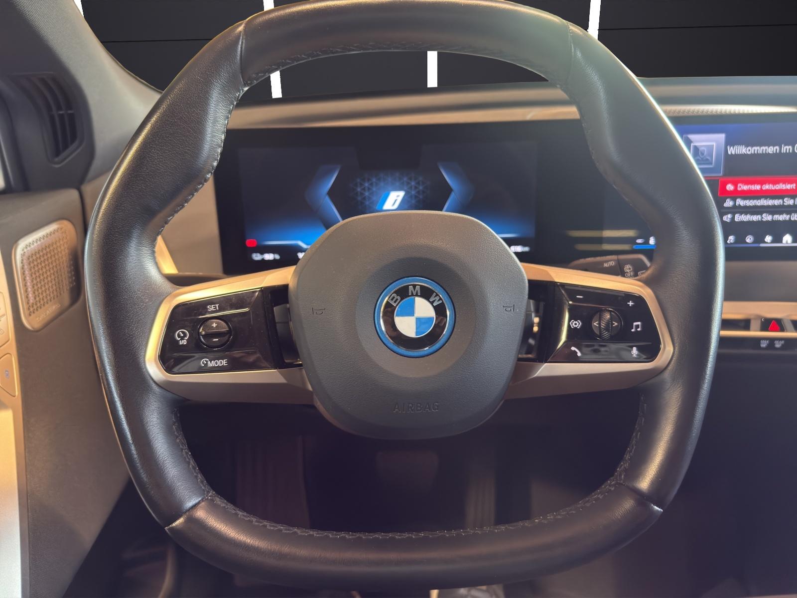 BMW iX M60-image-15
