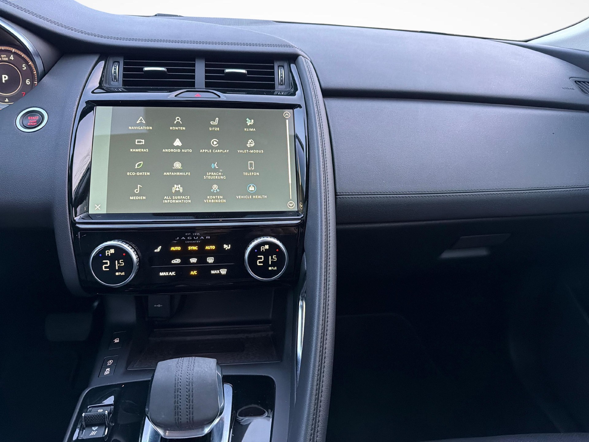 JAGUAR E-Pace 2.0 I4 200 SE AWD mit Panoramadach-image-13