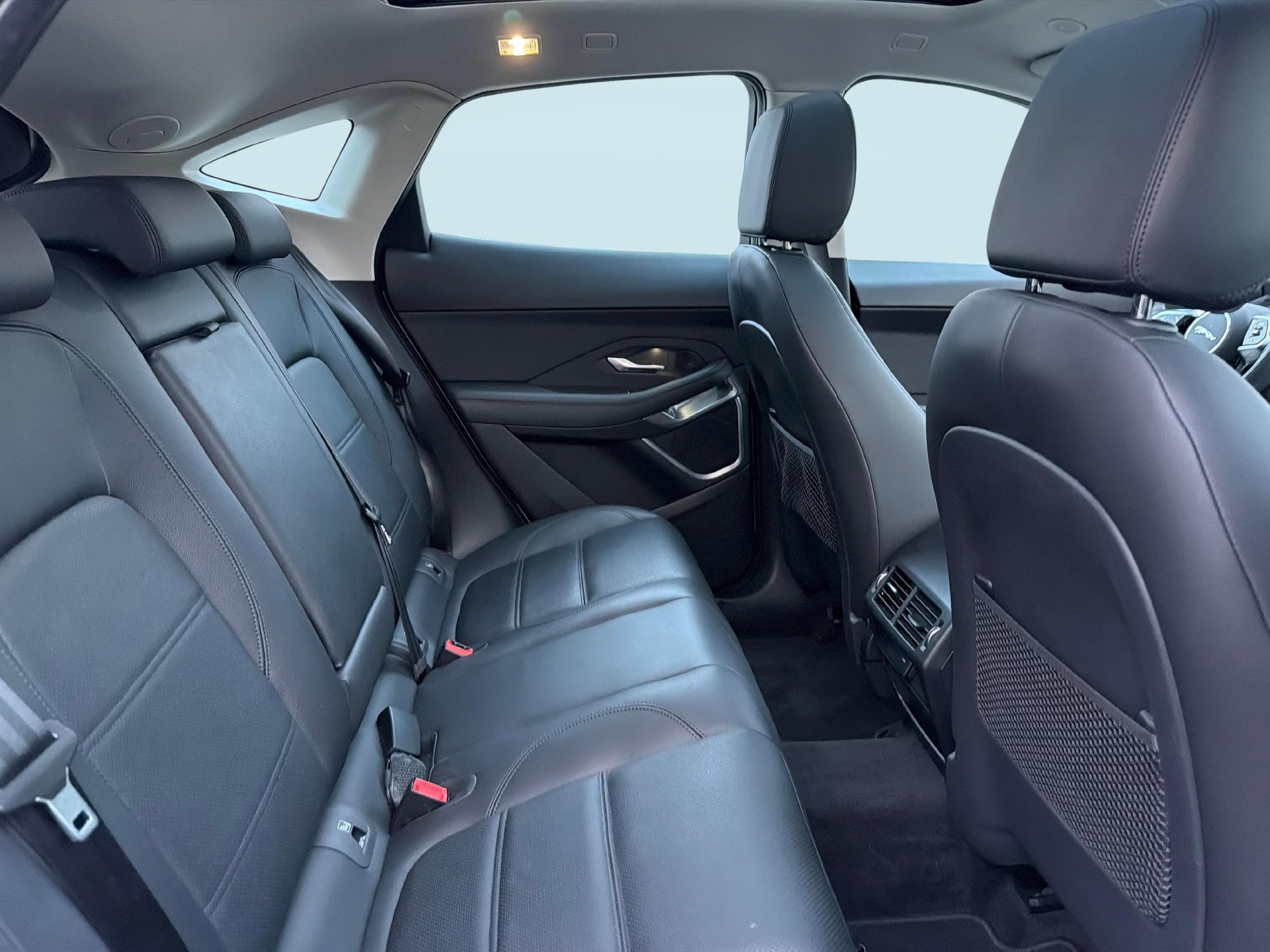 JAGUAR E-Pace 2.0 I4 200 SE AWD mit Panoramadach-image-10