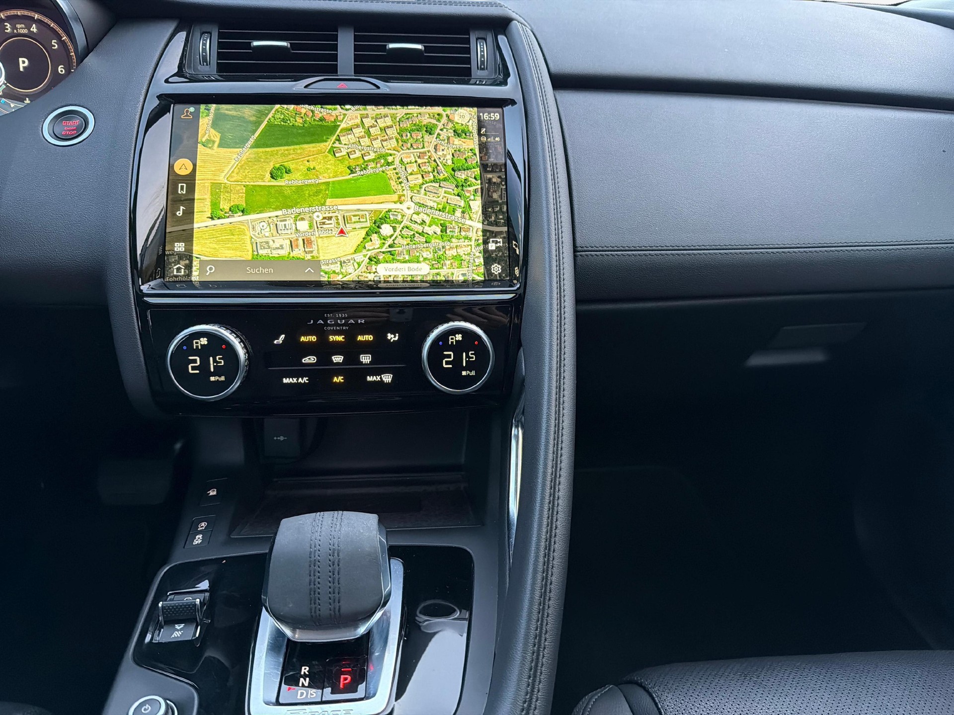 JAGUAR E-Pace 2.0 I4 200 SE AWD mit Panoramadach-image-12