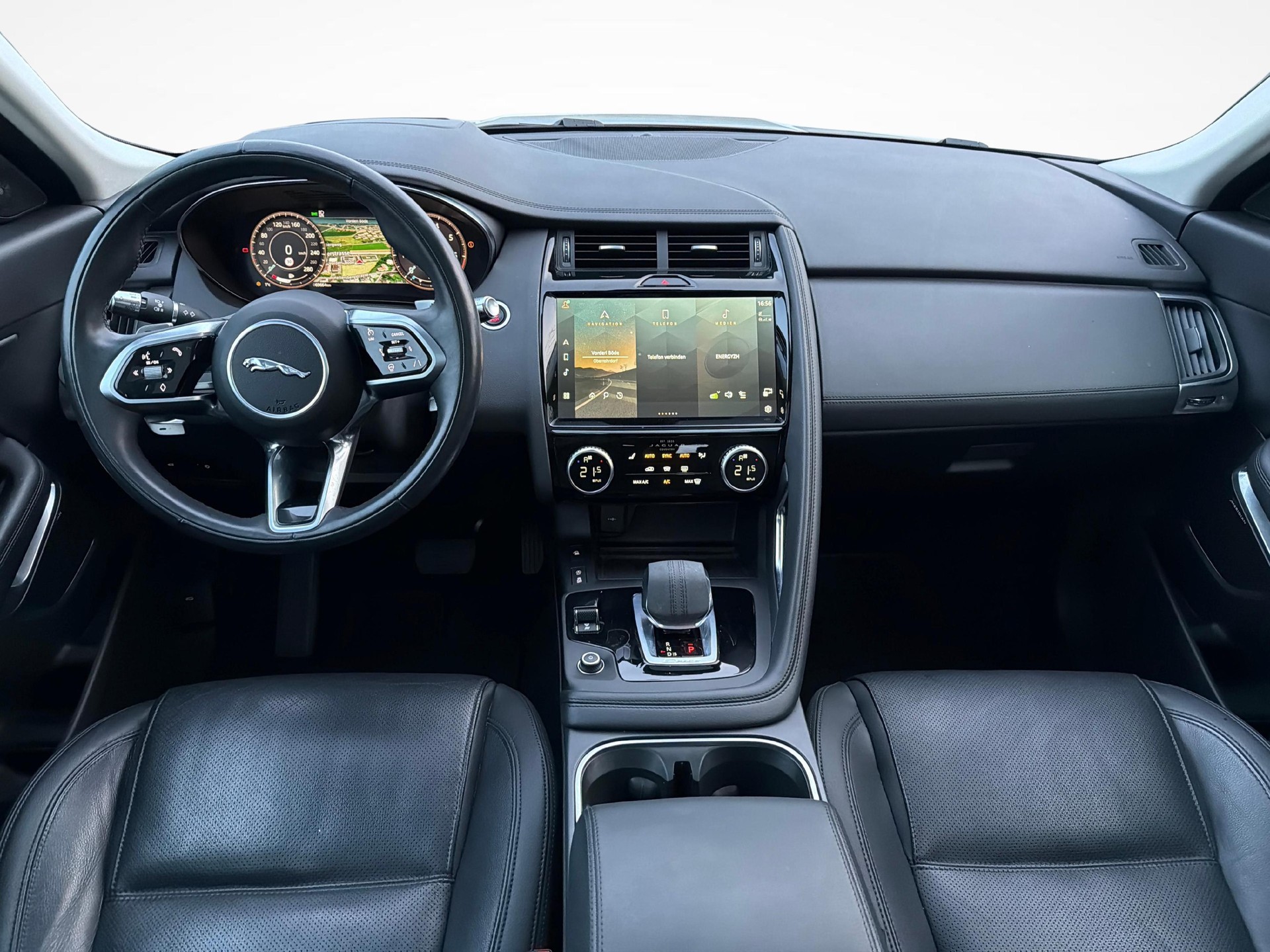 JAGUAR E-Pace 2.0 I4 200 SE AWD mit Panoramadach-image-8