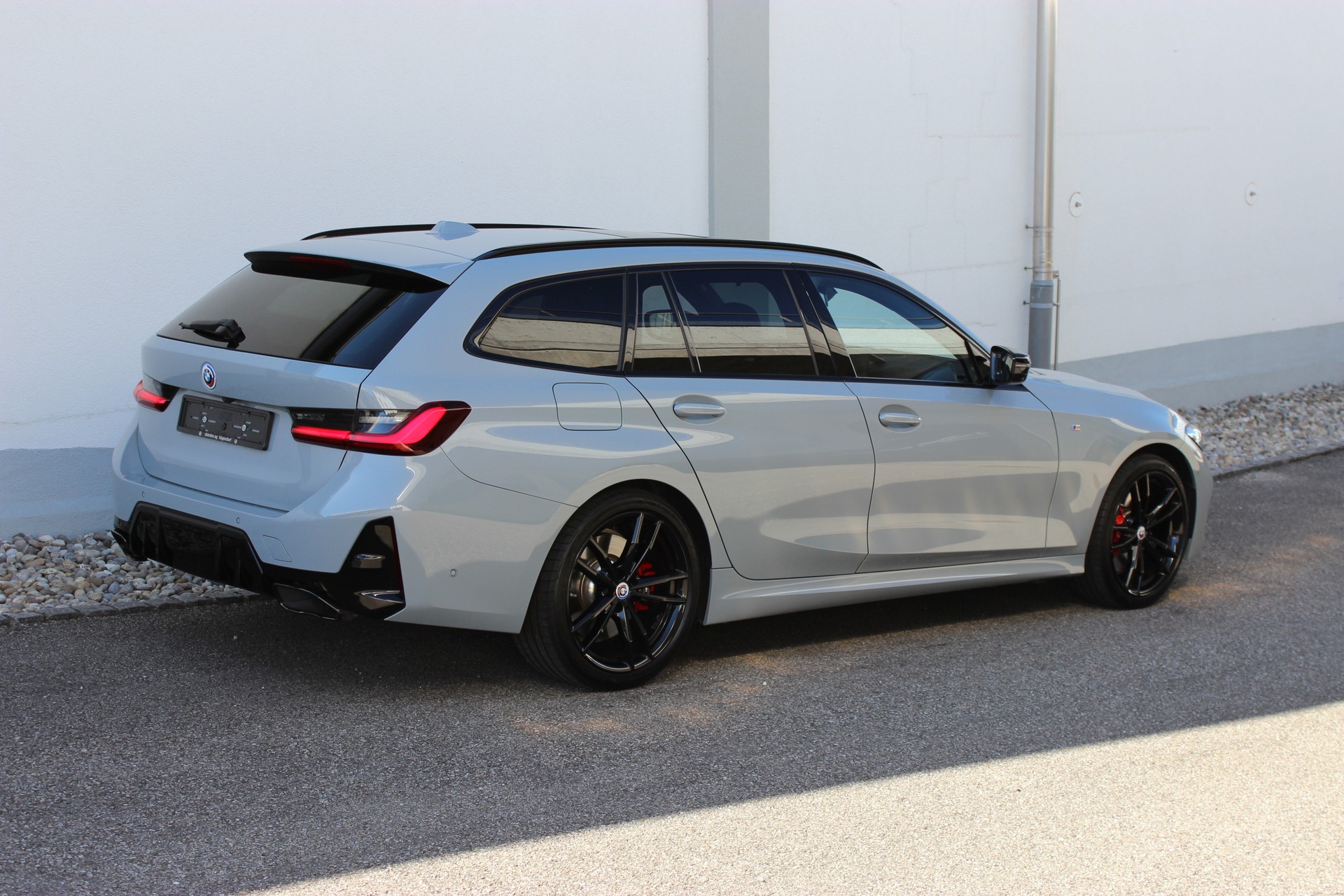 BMW M340i xDrive 48V Touring M Sport Pro *BROOKLYN GRAU METALLIC*-image-4