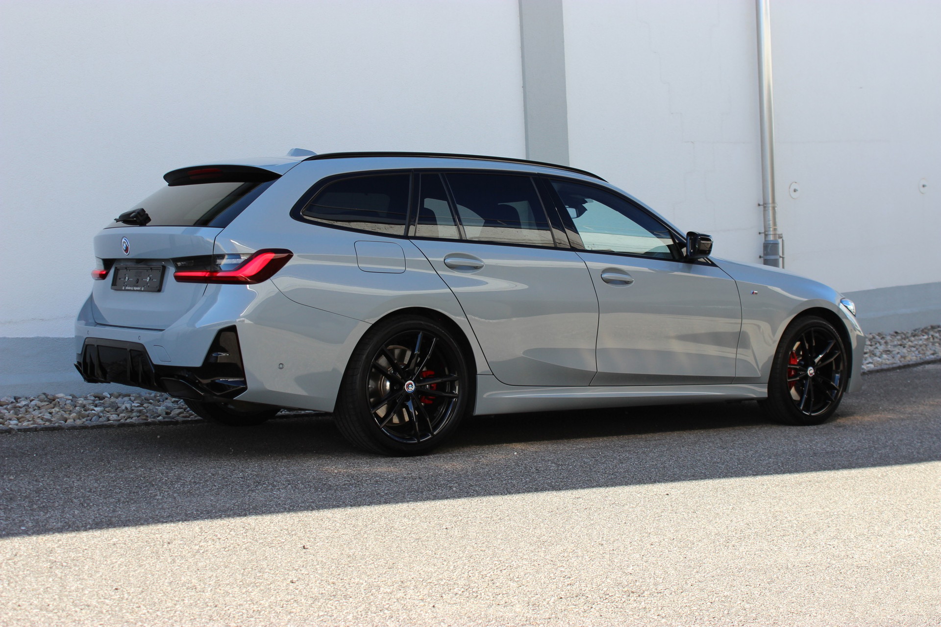BMW M340i xDrive 48V Touring M Sport Pro *BROOKLYN GRAU METALLIC*-image-2