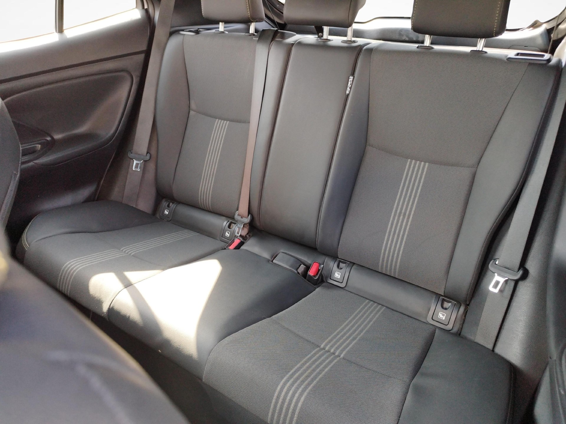 TOYOTA Yaris Cross 1.5 VVT-i HSD Adventure AWD-i-image-10