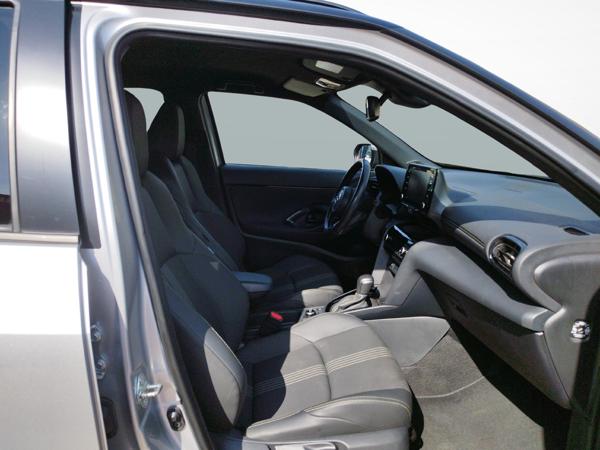 TOYOTA Yaris Cross 1.5 VVT-i HSD Adventure AWD-i-image-9