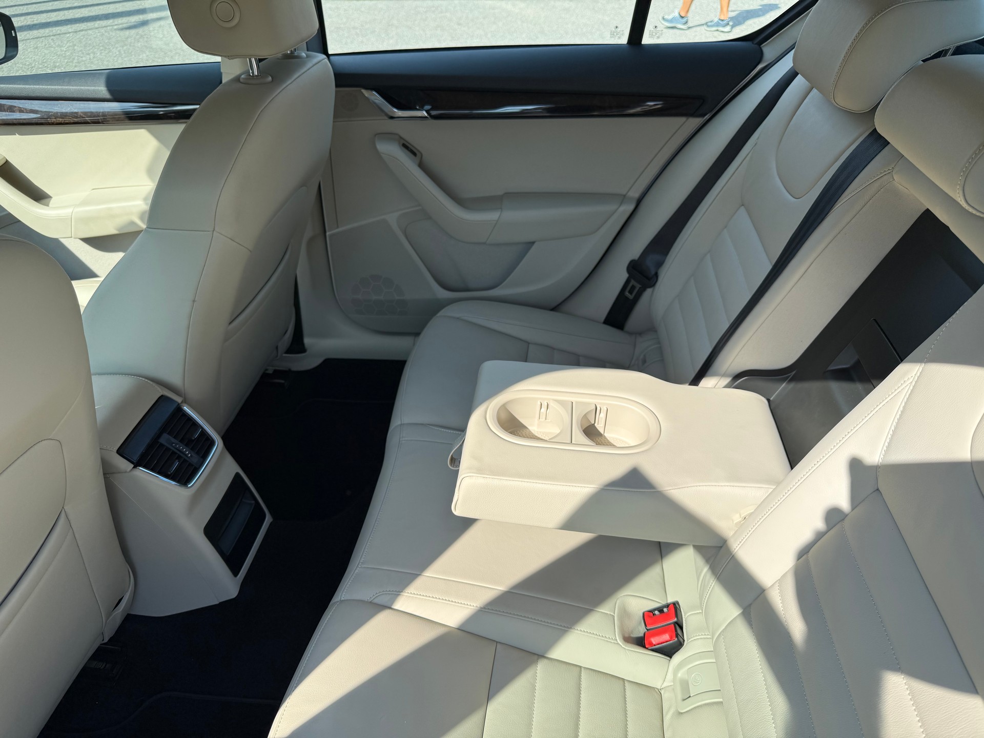 SKODA Octavia 1.8 TSI Ambition DSG-image-11