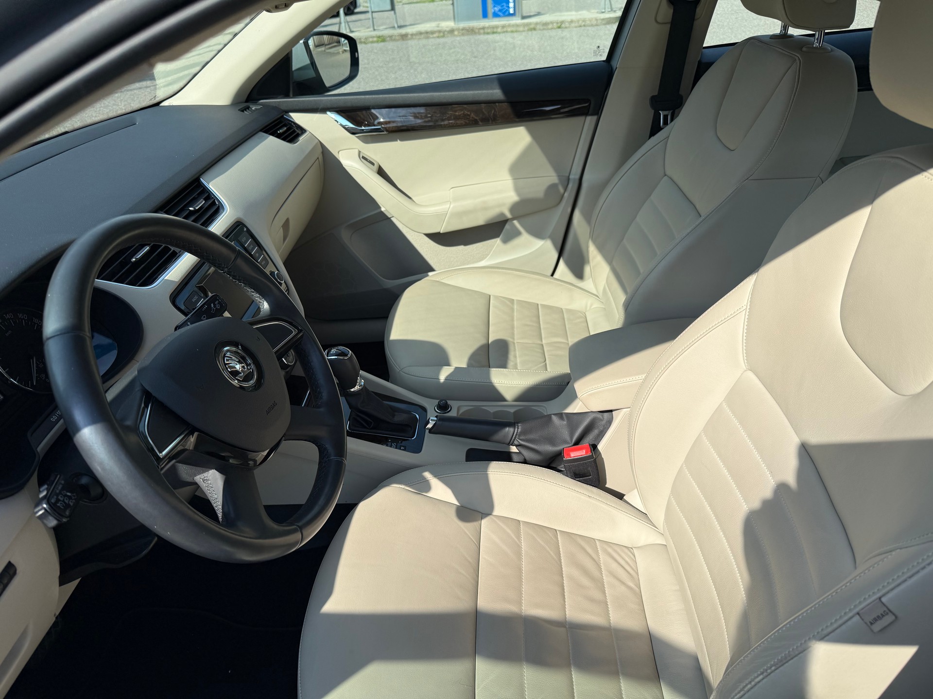 SKODA Octavia 1.8 TSI Ambition DSG-image-8