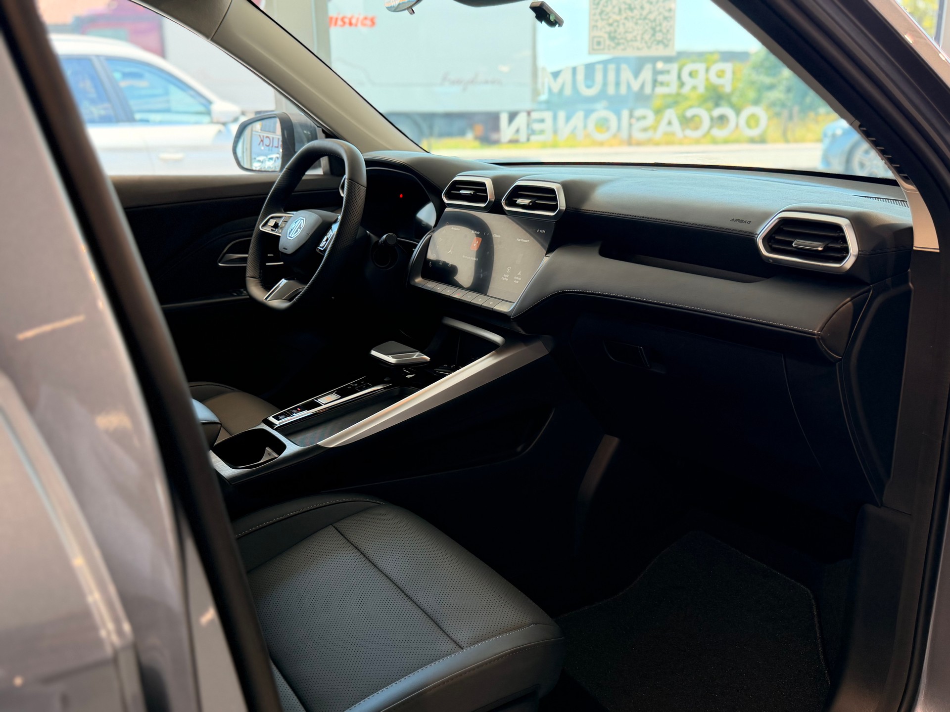 MG ZS 1.5 HEV Luxury-image-23