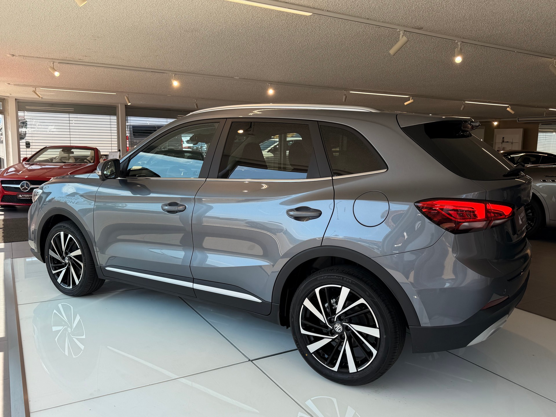 MG ZS 1.5 HEV Luxury-image-12