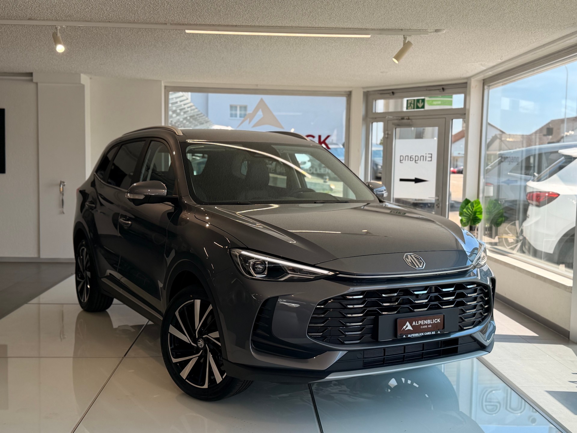 MG ZS 1.5 HEV Luxury-image-0