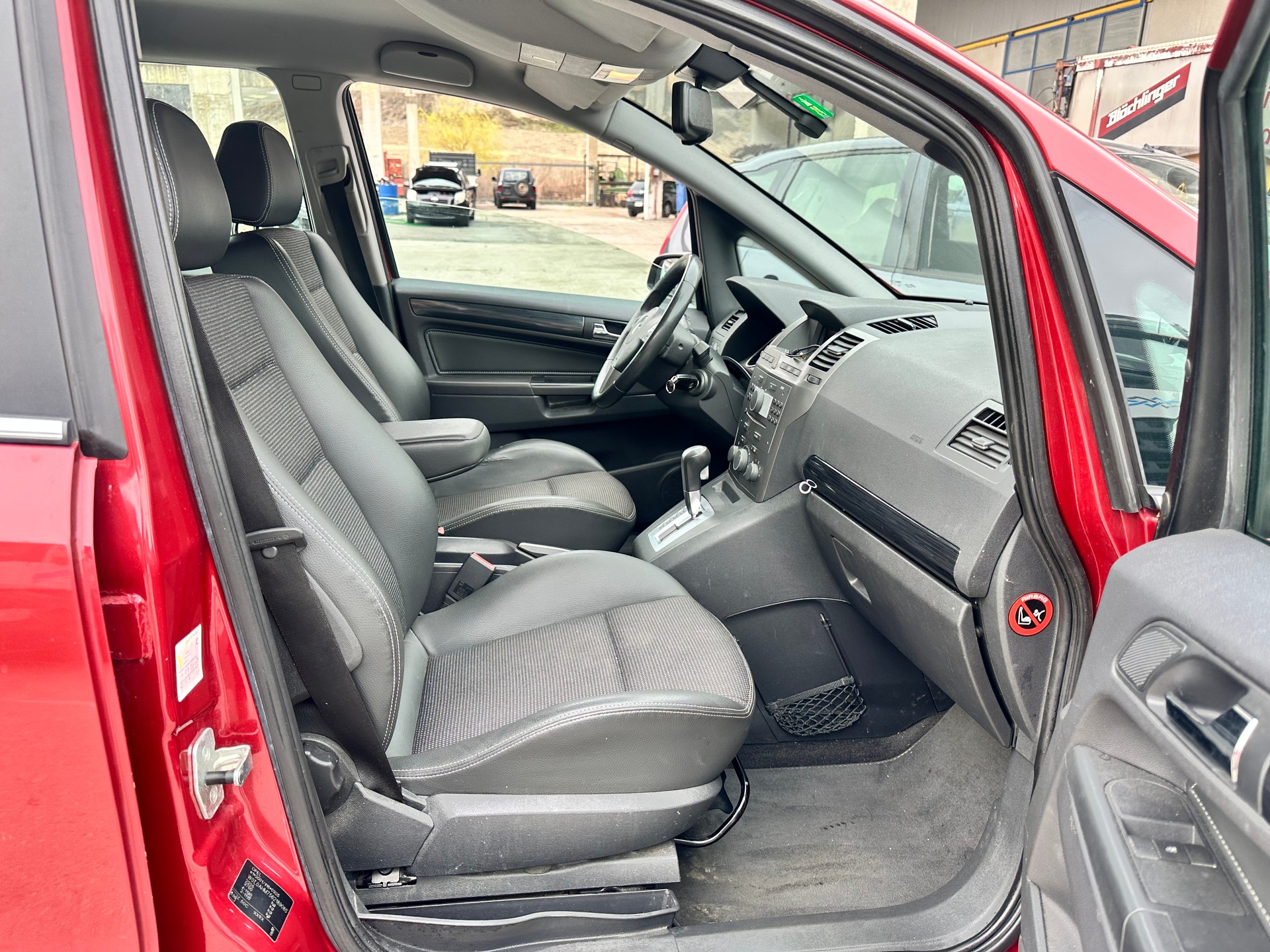 OPEL Zafira 1.9 CDTI Cosmo Automatic-image-12