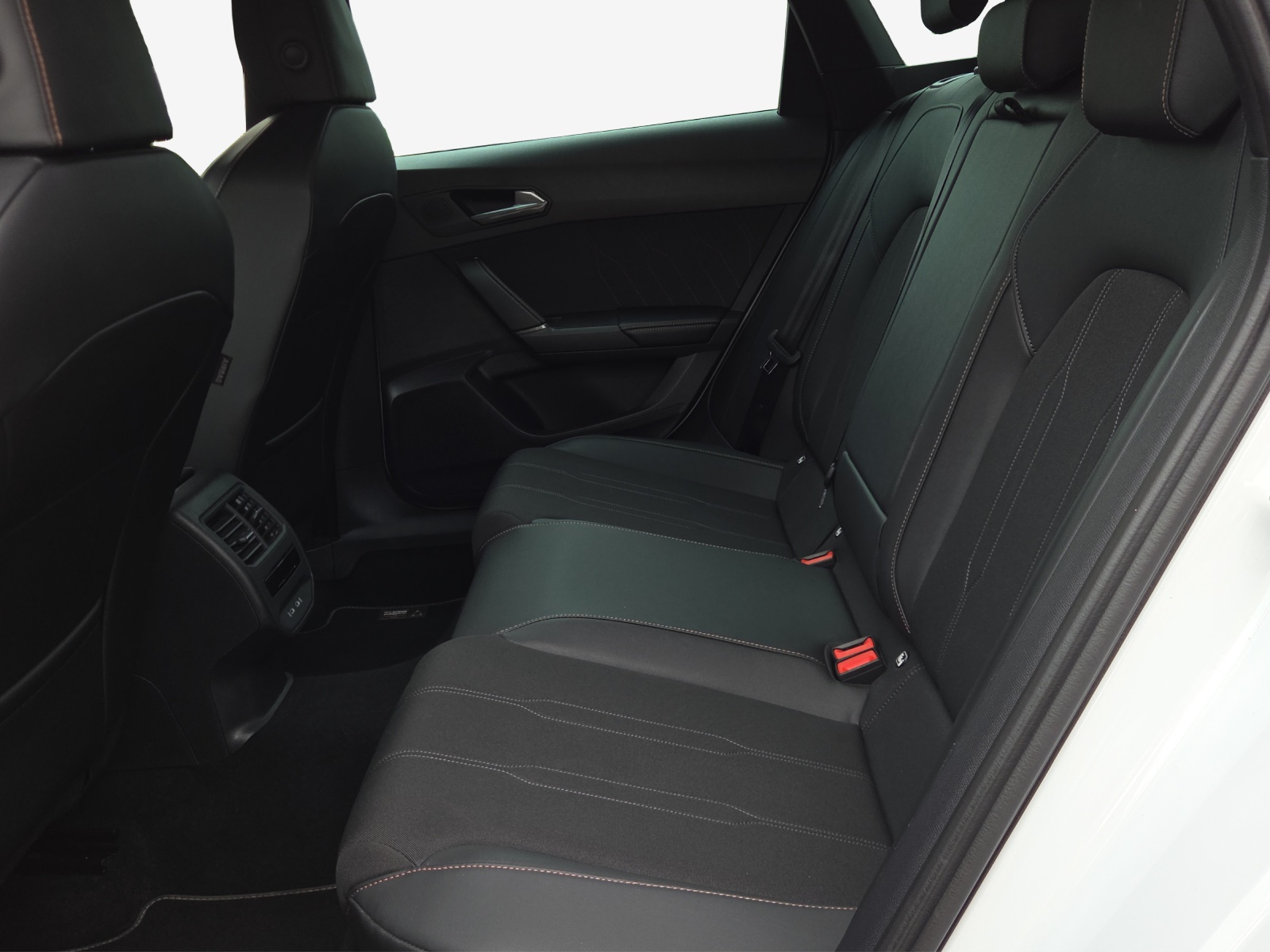 CUPRA LEON ST 1.5 eTSI DSG-image-10