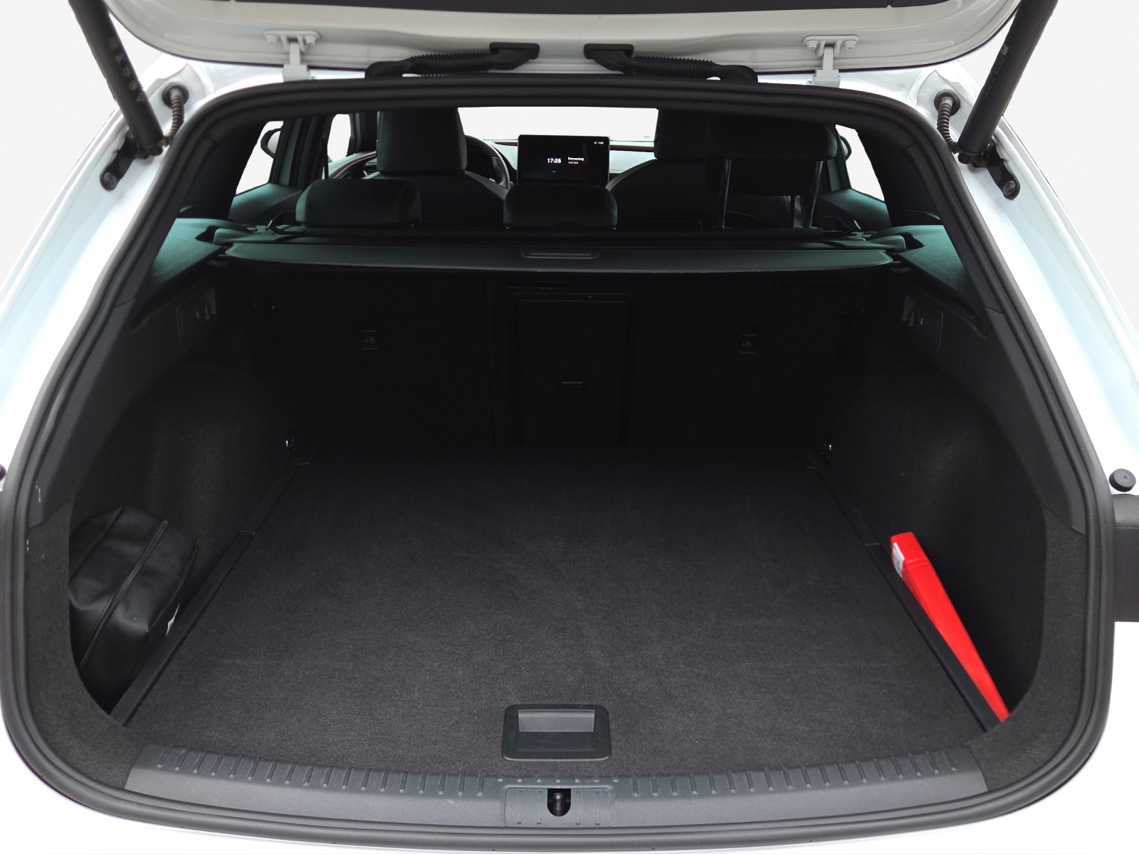 CUPRA LEON ST 1.5 eTSI DSG-image-11