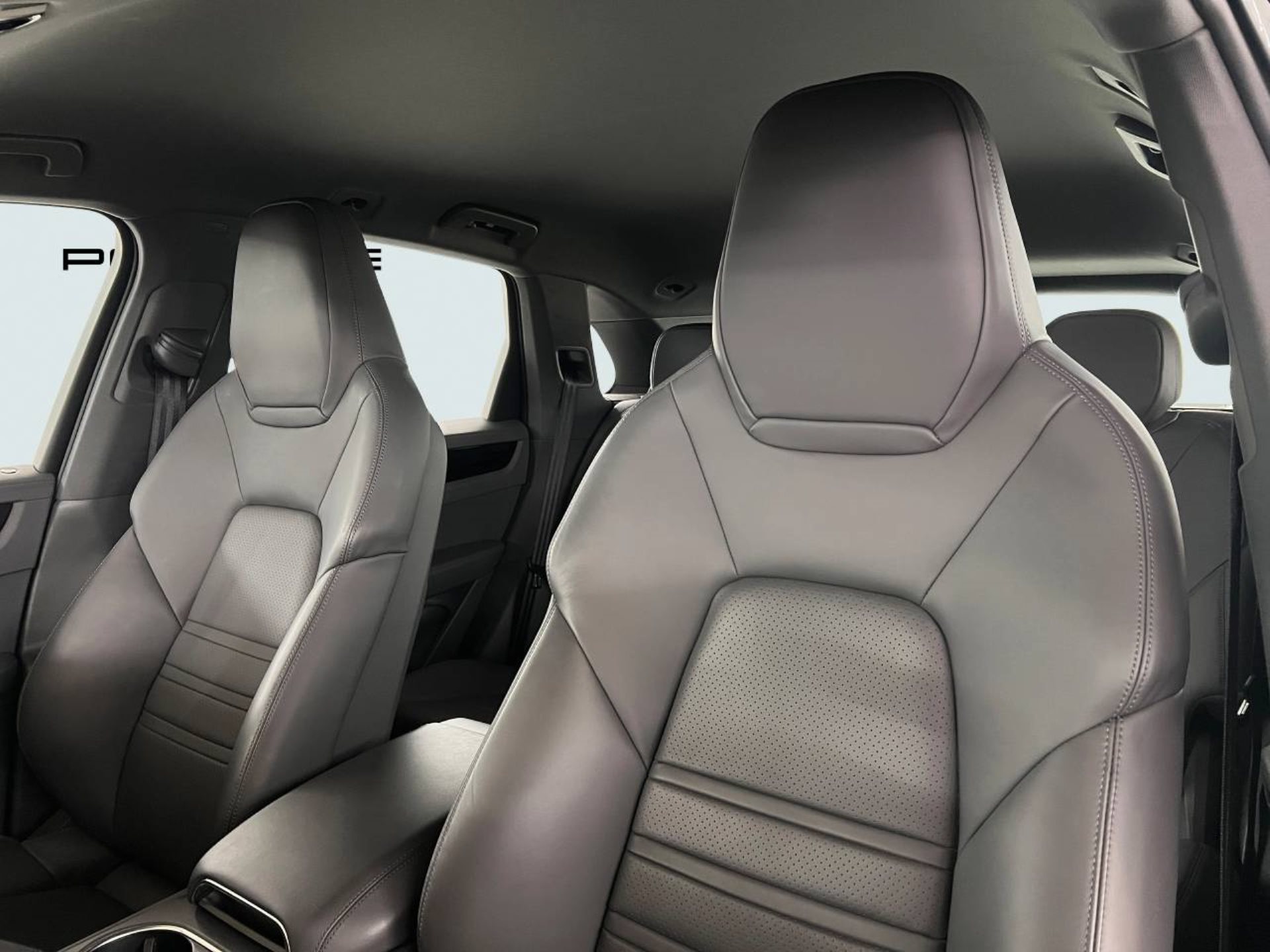 PORSCHE Cayenne-image-4