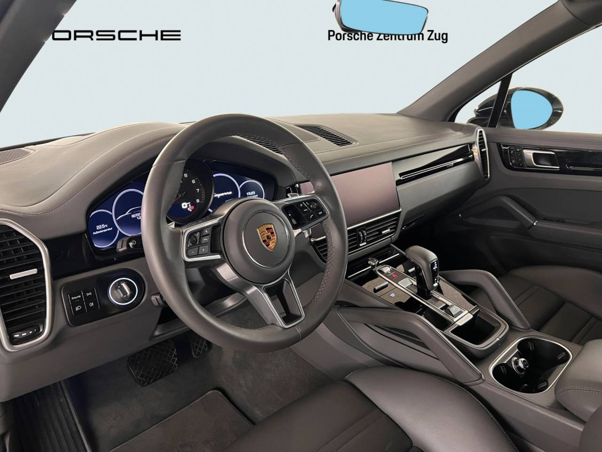 PORSCHE Cayenne-showroom-element-3