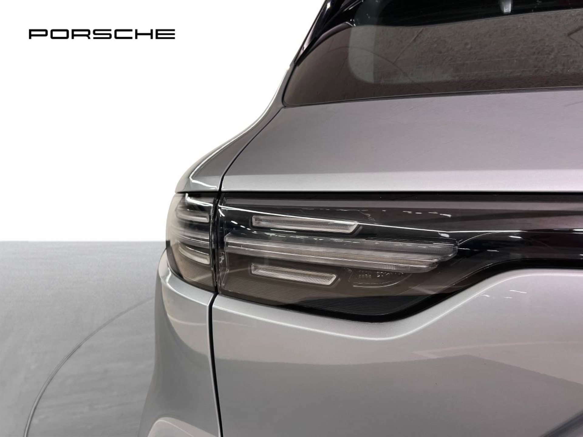 PORSCHE Cayenne-image-12