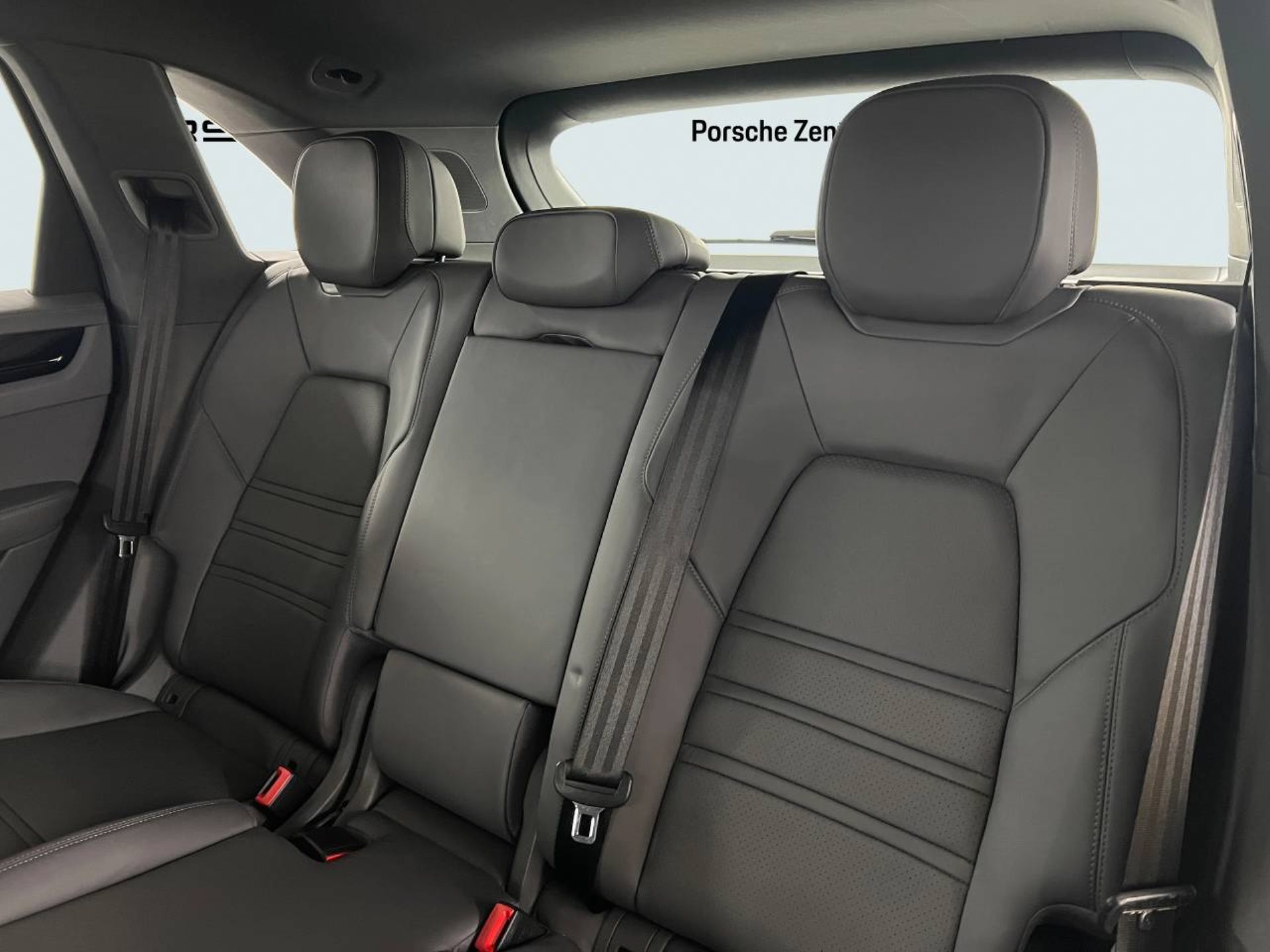 PORSCHE Cayenne-image-22